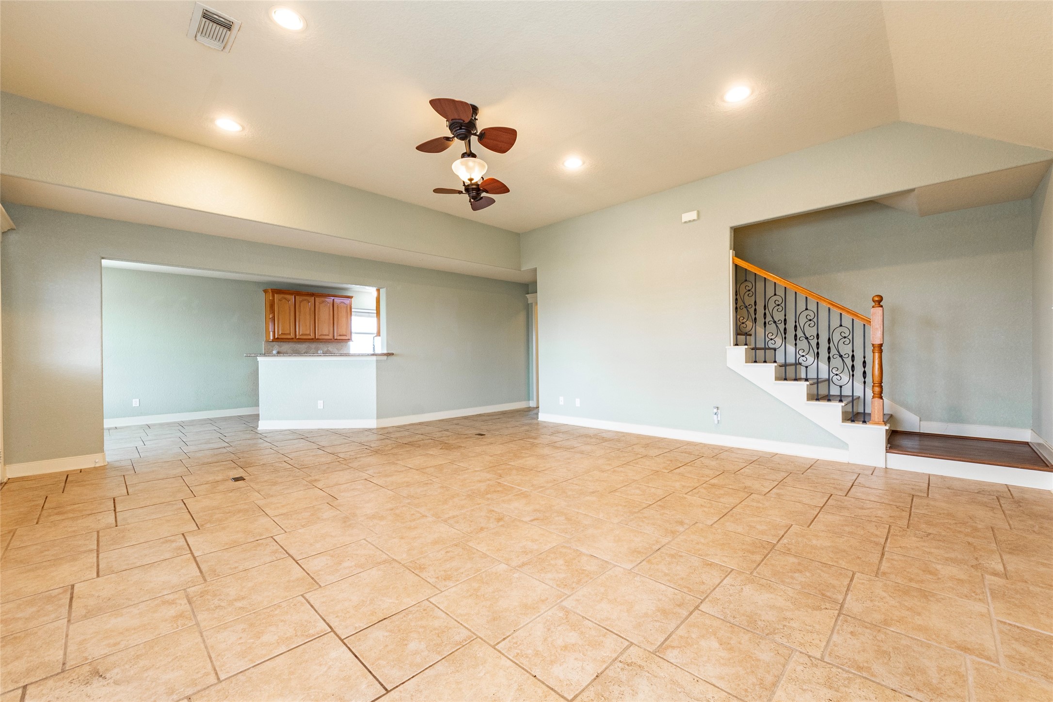 70 Tarpon Street, Bayou Vista, TX 77563