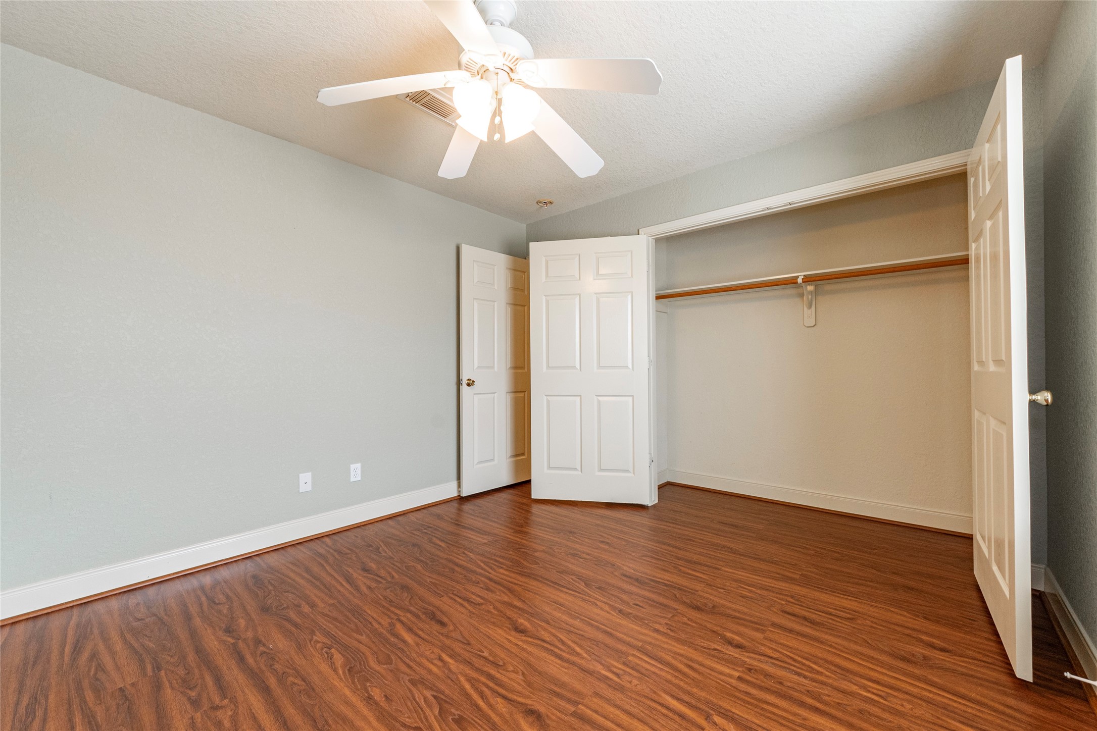 70 Tarpon Street, Bayou Vista, TX 77563