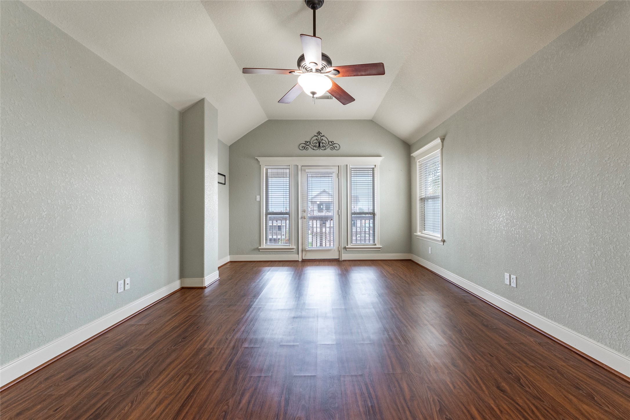 70 Tarpon Street, Bayou Vista, TX 77563