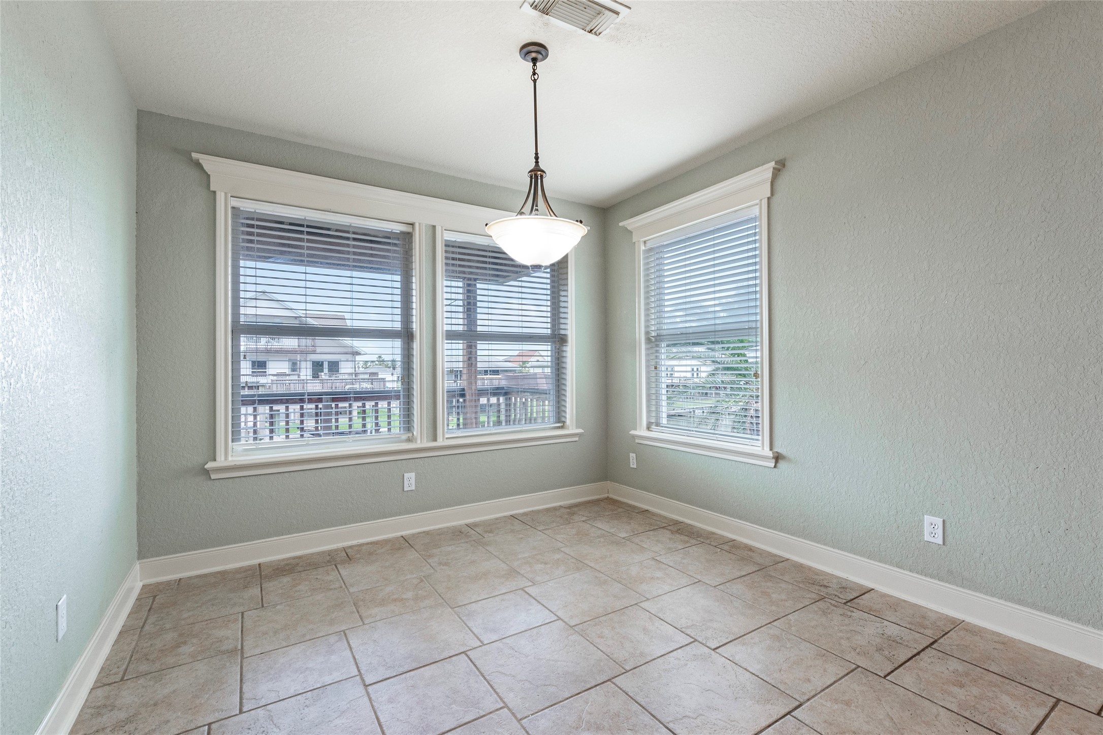 70 Tarpon Street, Bayou Vista, TX 77563