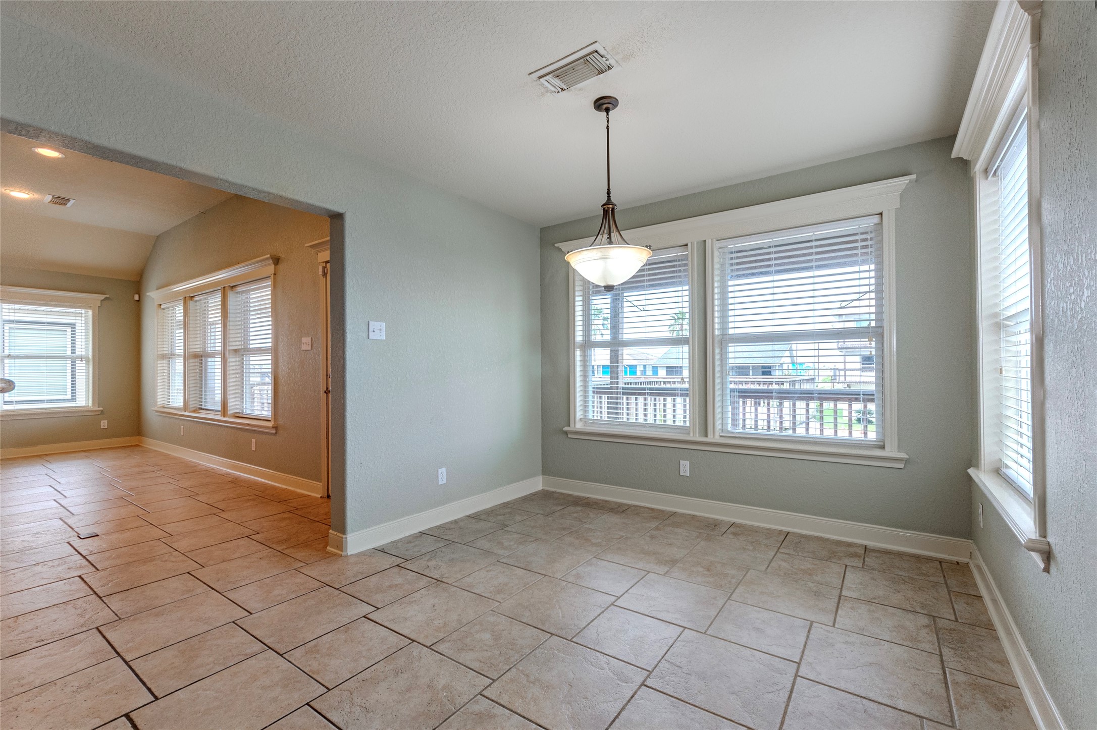 70 Tarpon Street, Bayou Vista, TX 77563