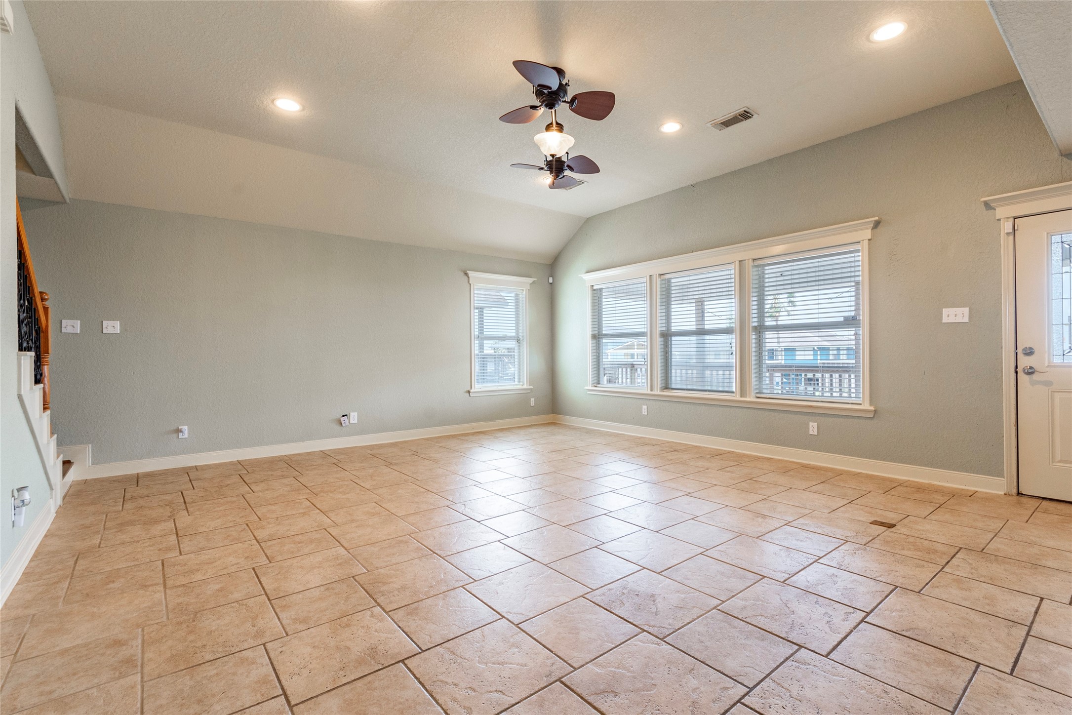 70 Tarpon Street, Bayou Vista, TX 77563