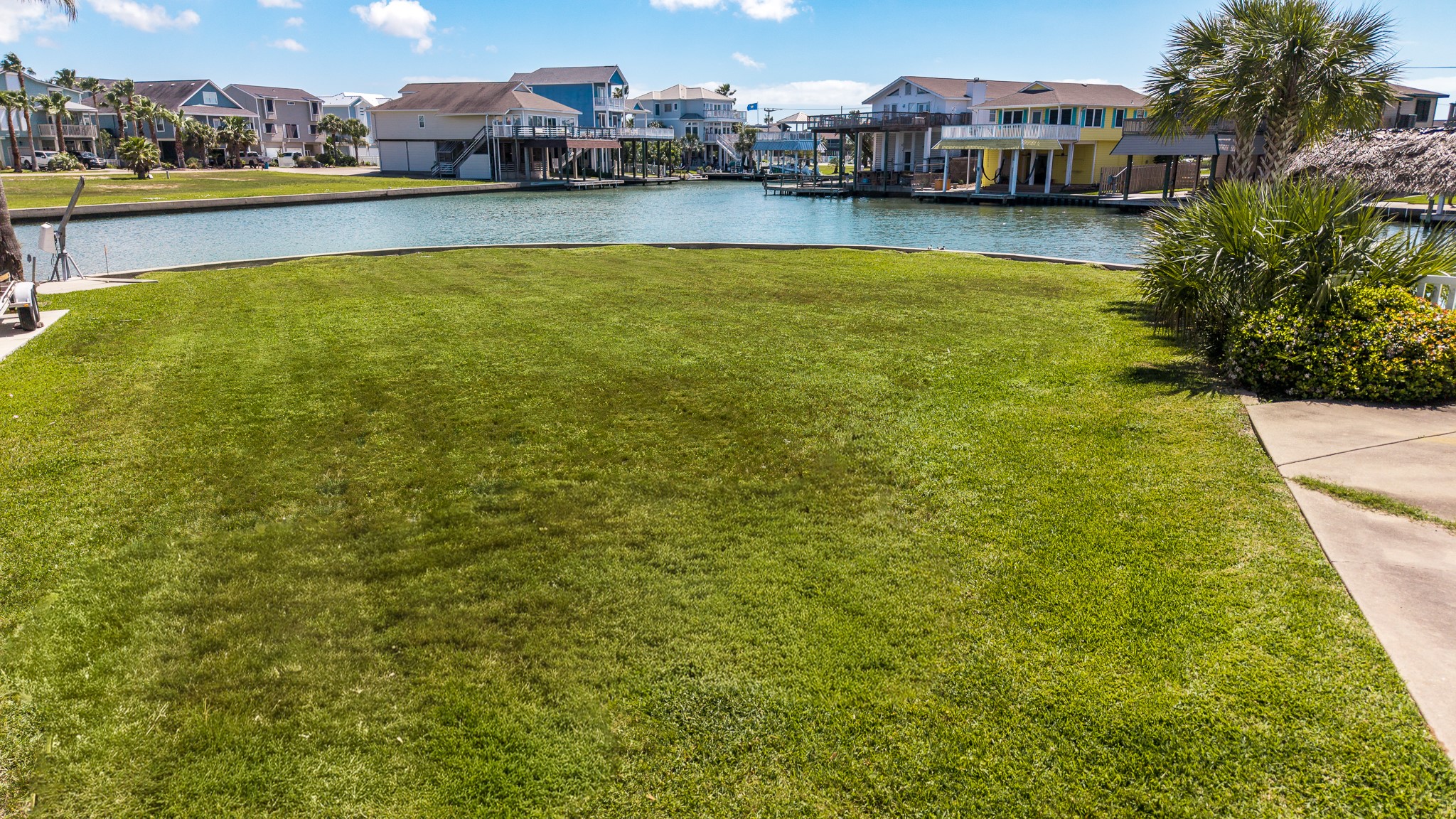 547 Sunset Circle, Tiki Island, TX 77554