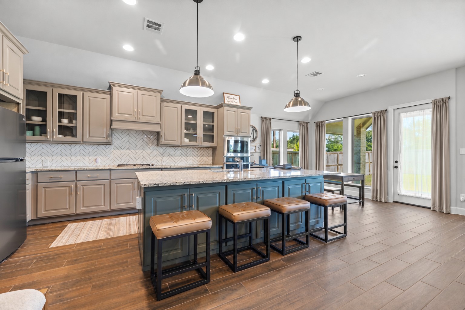 10142 Starry Night Lane, Manvel, TX 77578