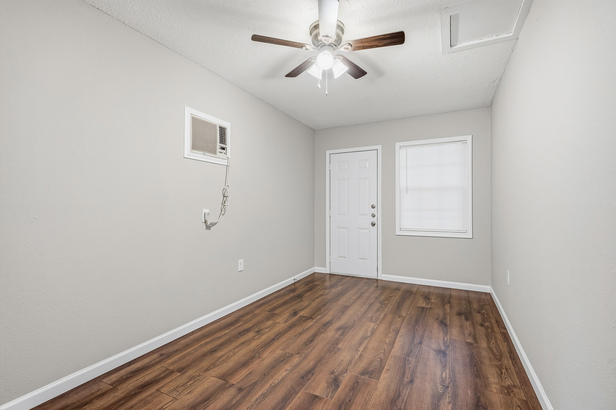 4916 Yale Street, Houston, TX 77022