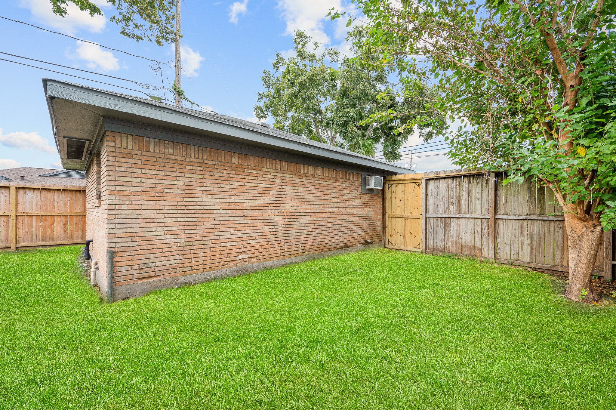 4916 Yale Street, Houston, TX 77022