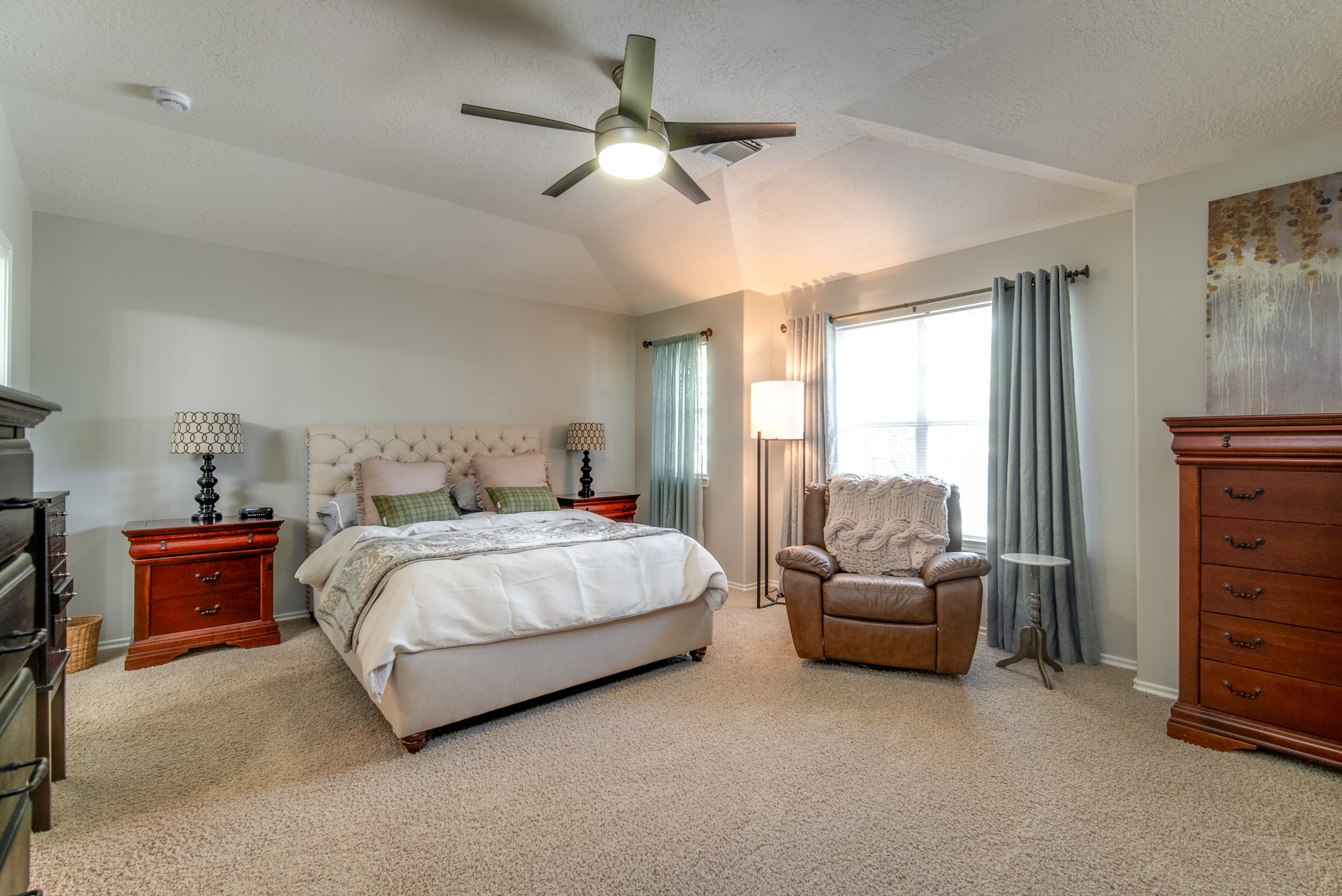 Huge primary bedroom