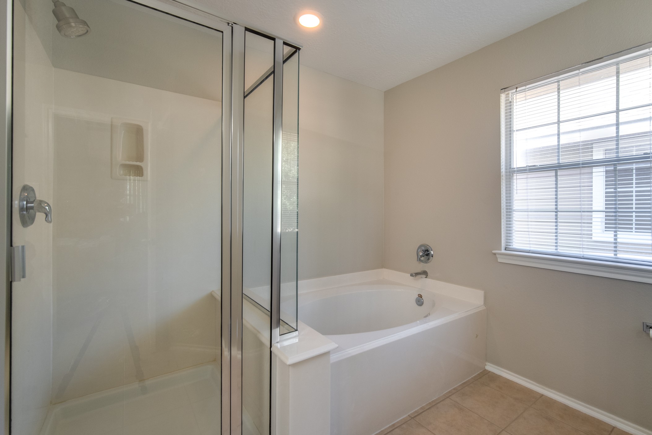 Soaking tube and shower