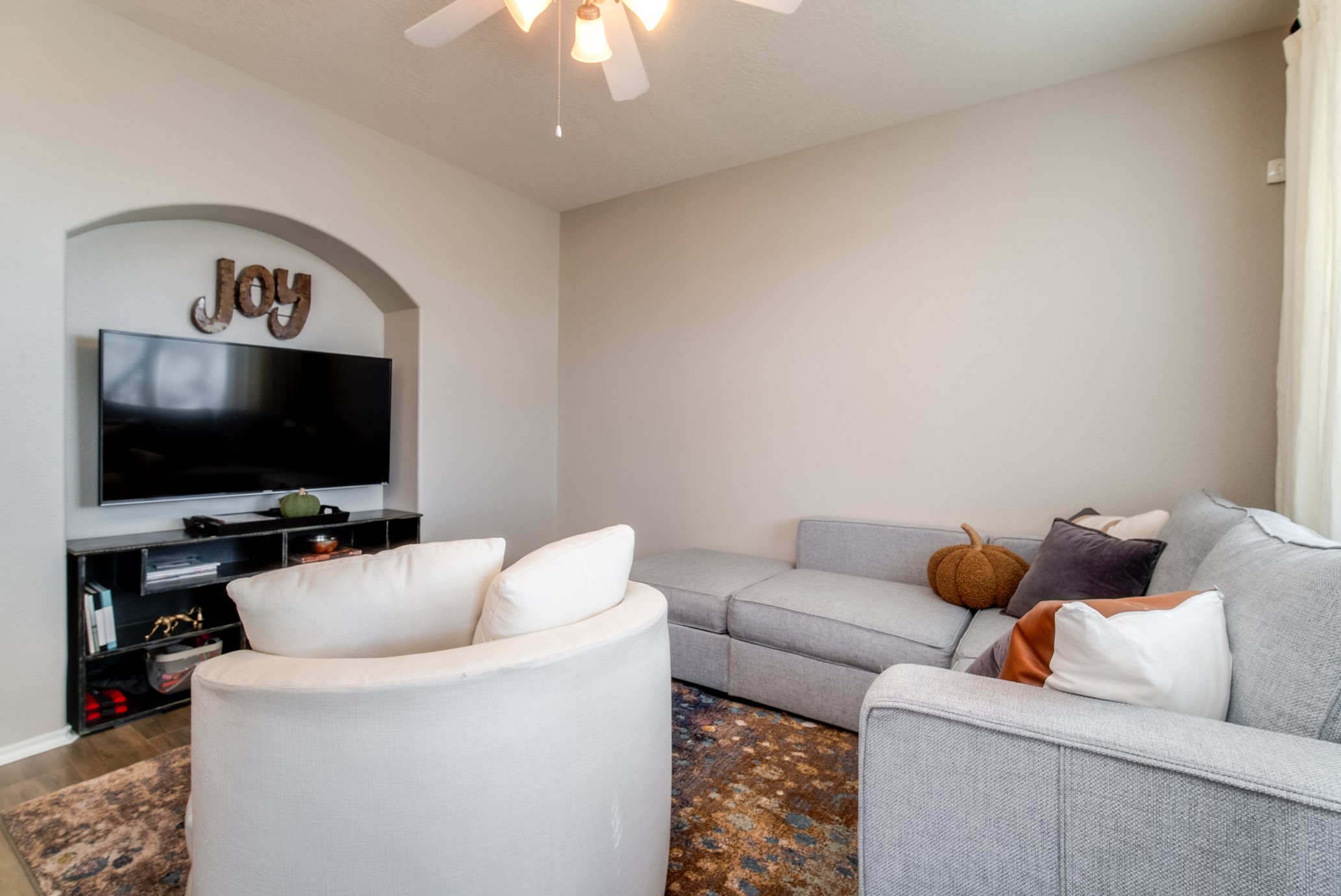 Neutral paint throughout