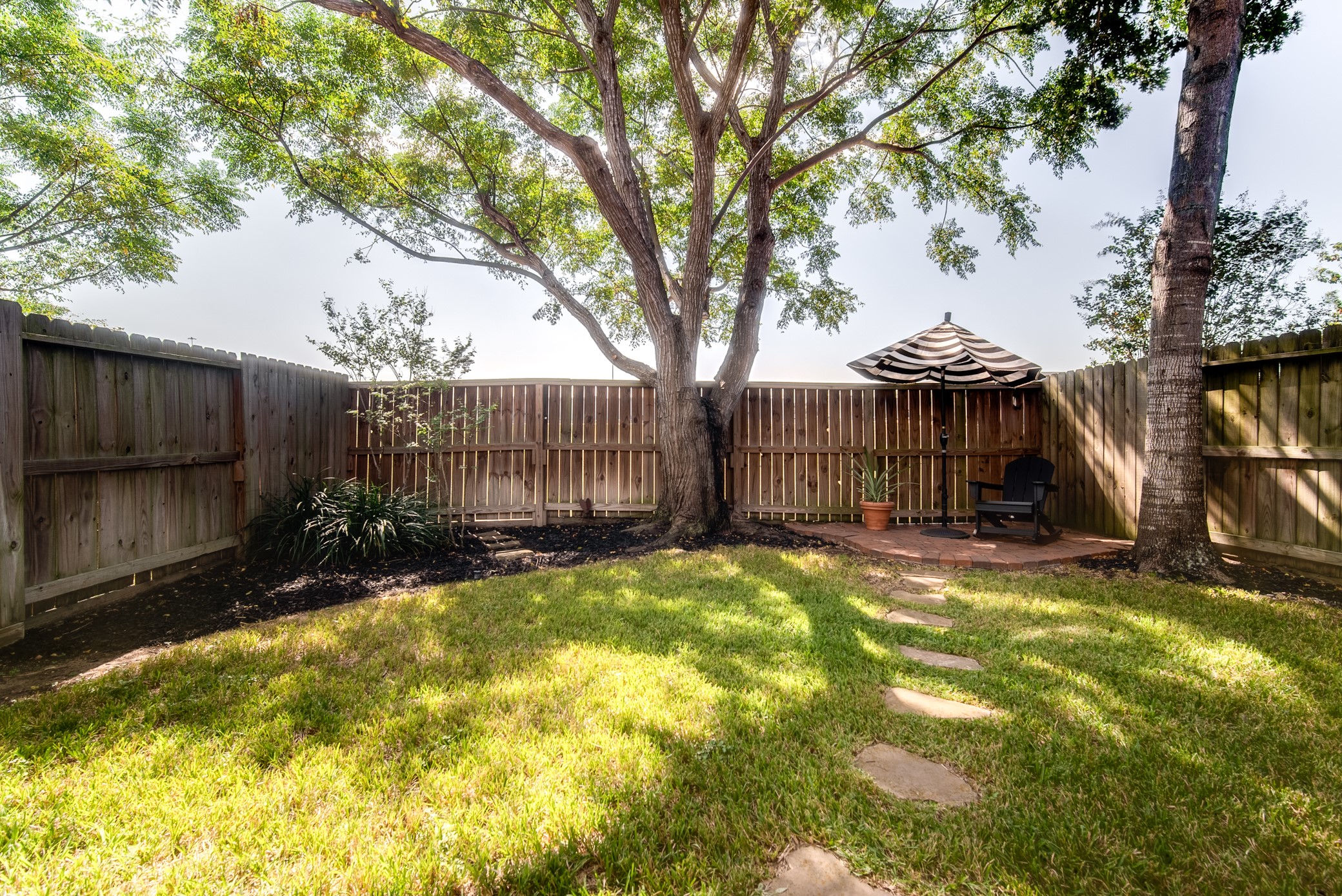 Backyard with no back neighbors