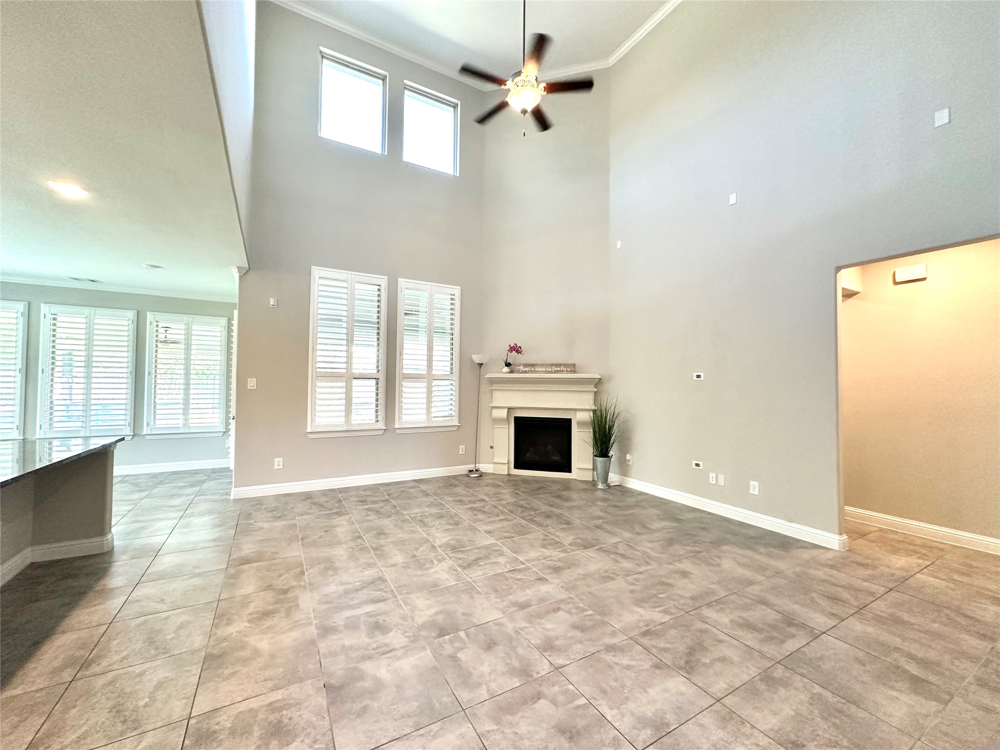 Beautiful and modern floor plan with high ceilings Beautiful and modern floor plan with high ceilings