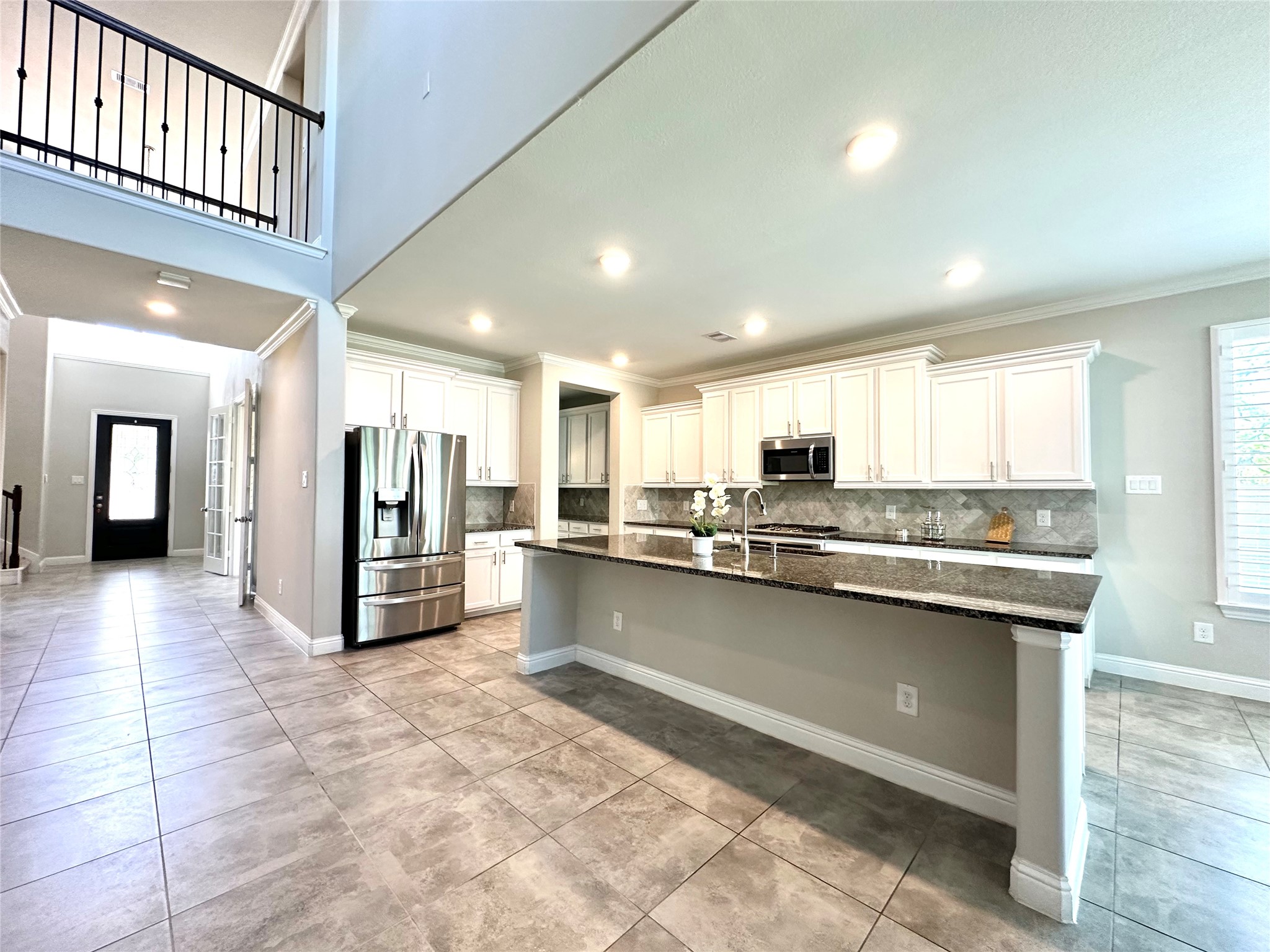 Spacious kitchen with plenty of cabinets & stainless steel appliances
