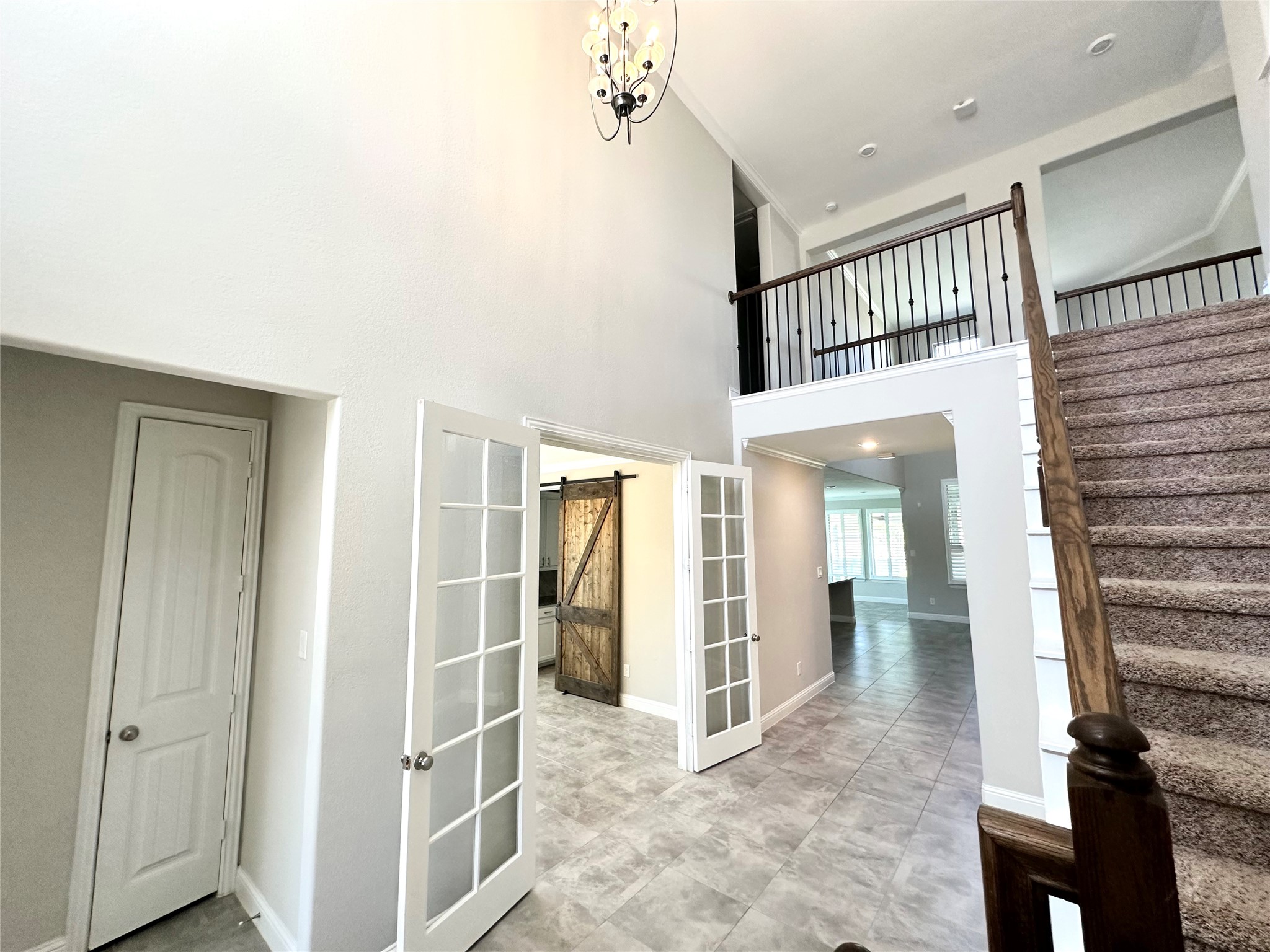 Secondary bedroom downstairs close to entry hall Secondary bedroom downstairs close to entry hall