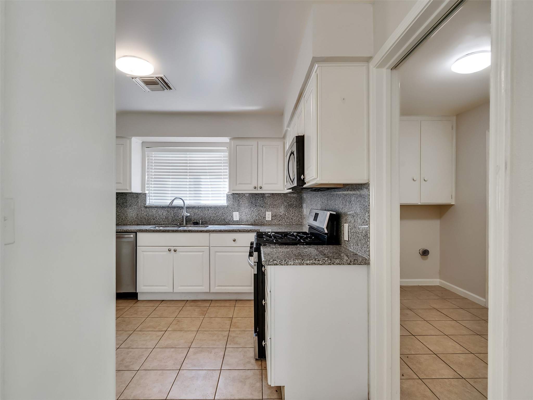 3015 Inwood Drive, Dickinson, TX 77539