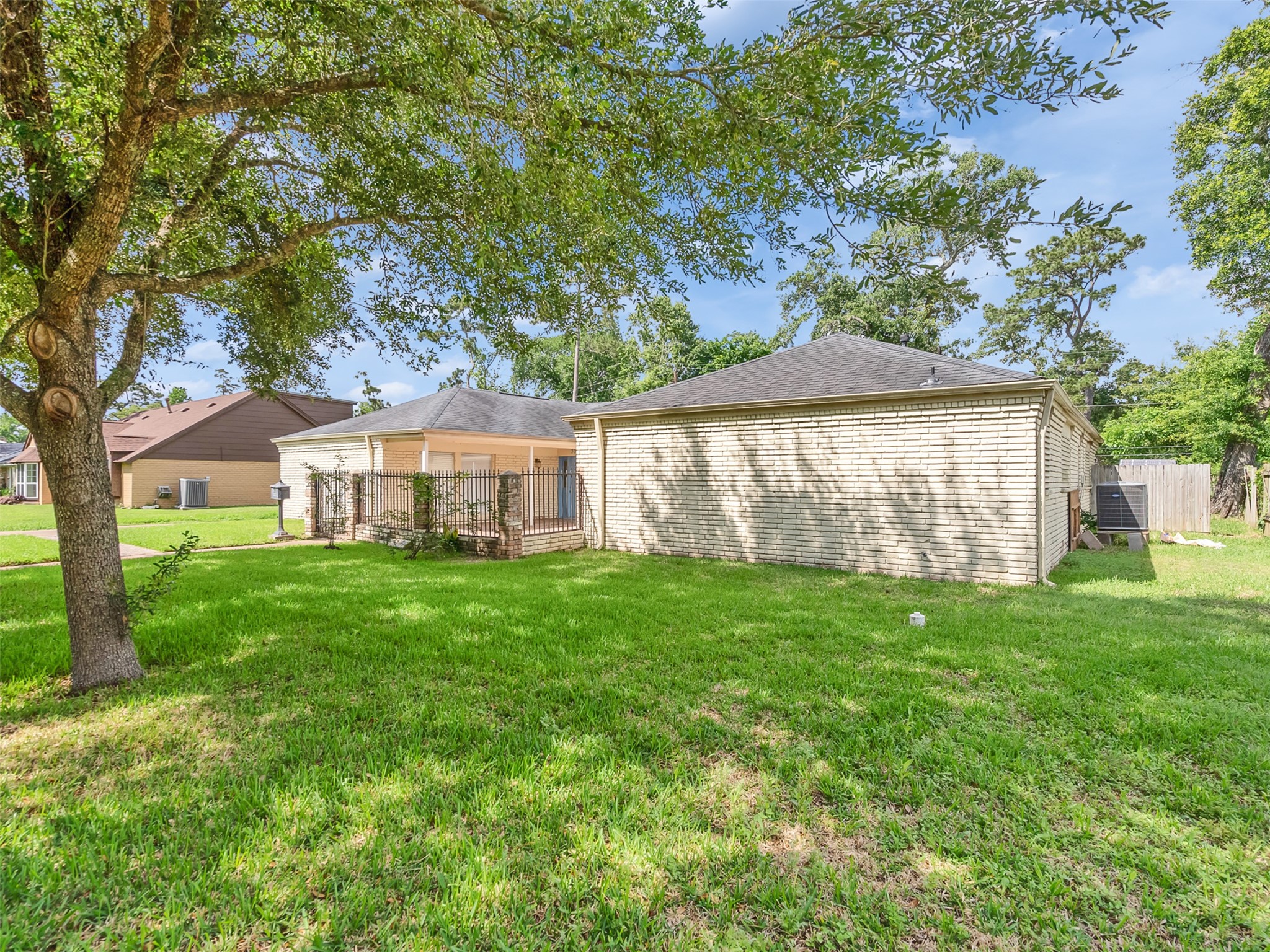 3015 Inwood Drive, Dickinson, TX 77539