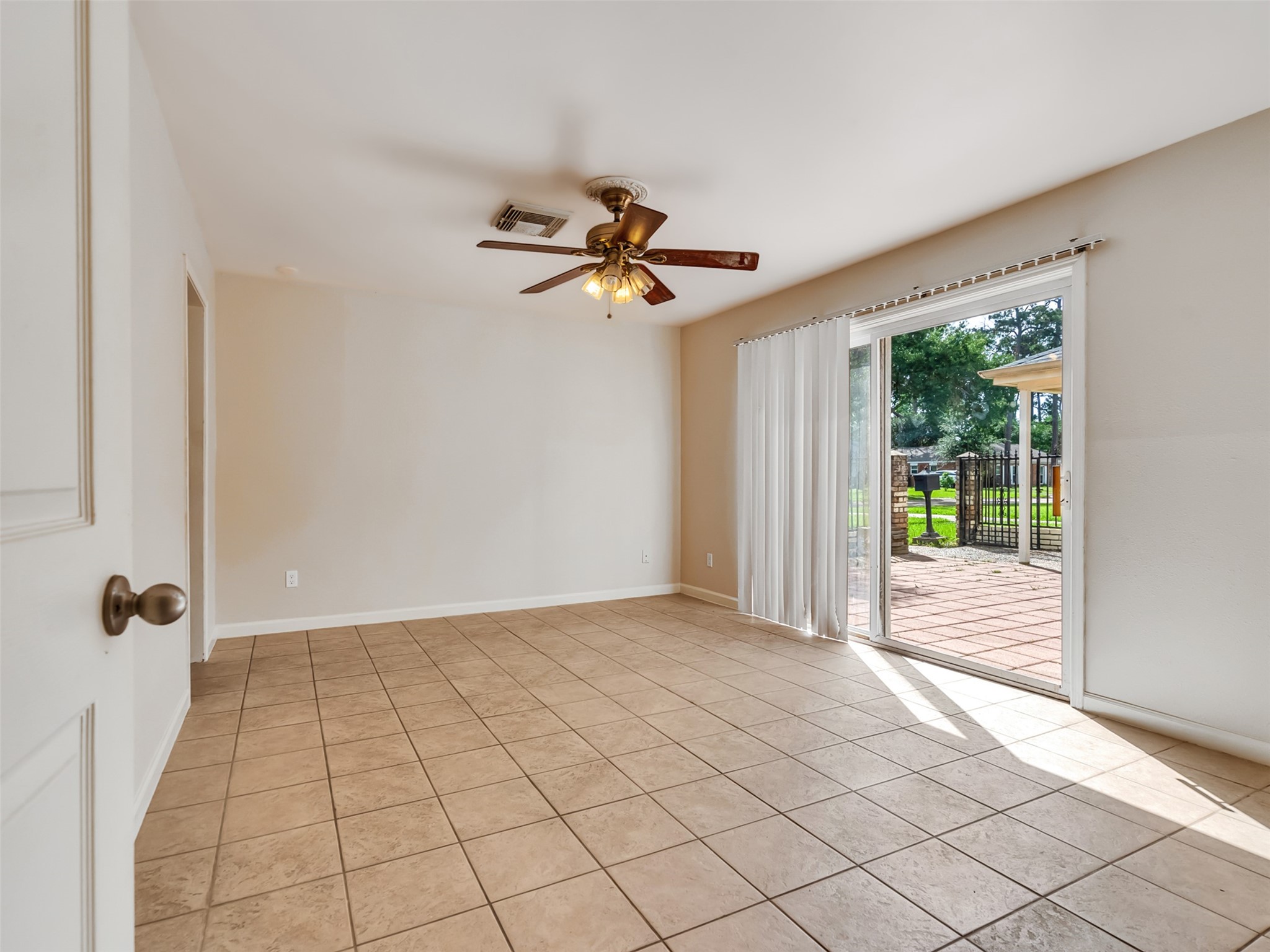 3015 Inwood Drive, Dickinson, TX 77539