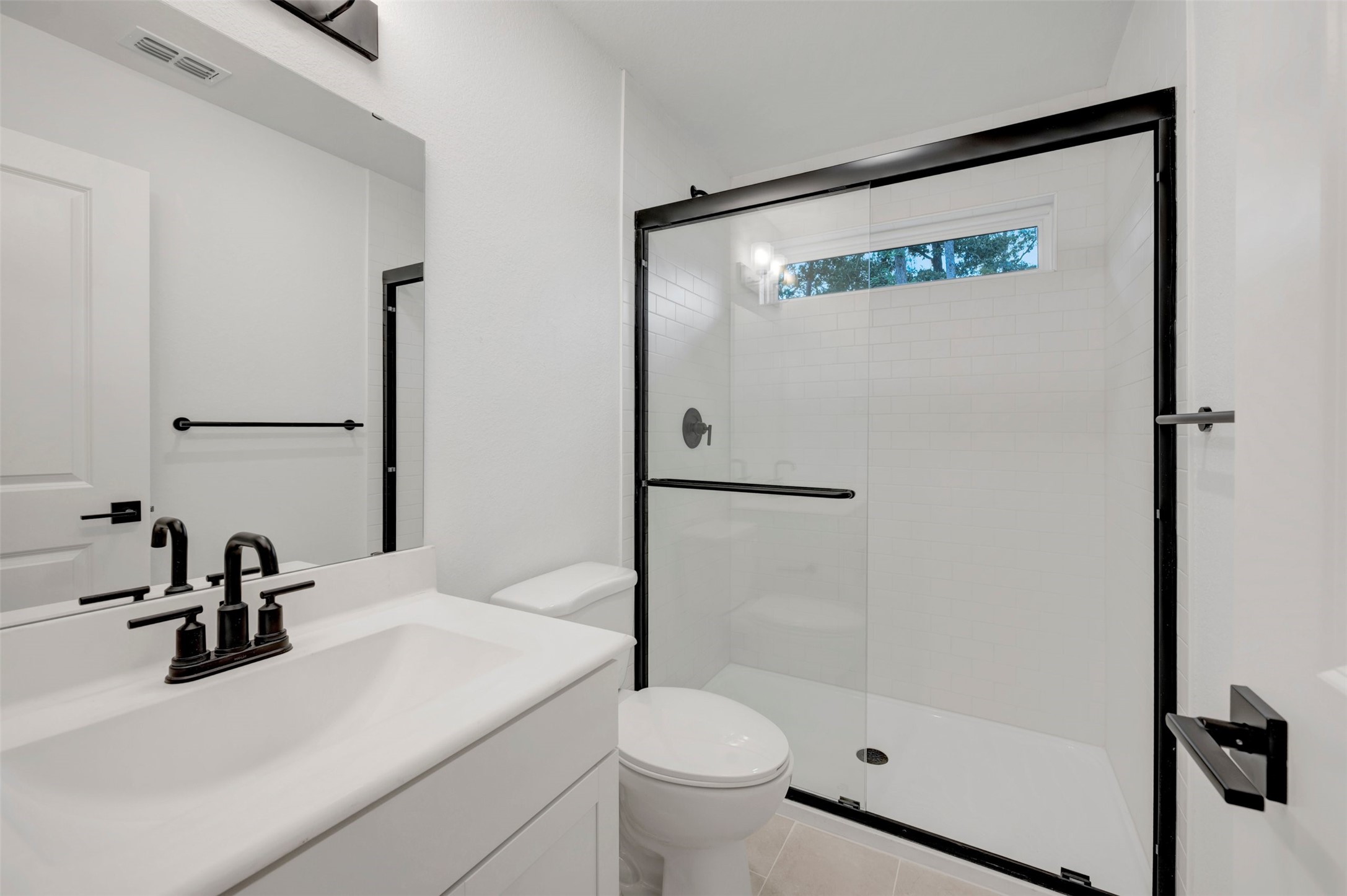 Hall bath (*Photo not of actual home and used for illustration purposes only. Colors/finishes may differ from the ones currently selected in the home.)