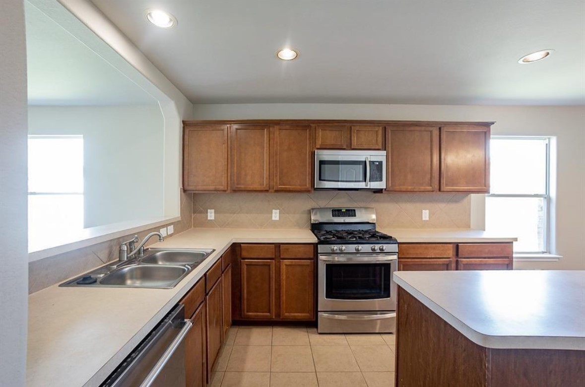1111 Desert Springs Lane, Rosenberg, TX 77471