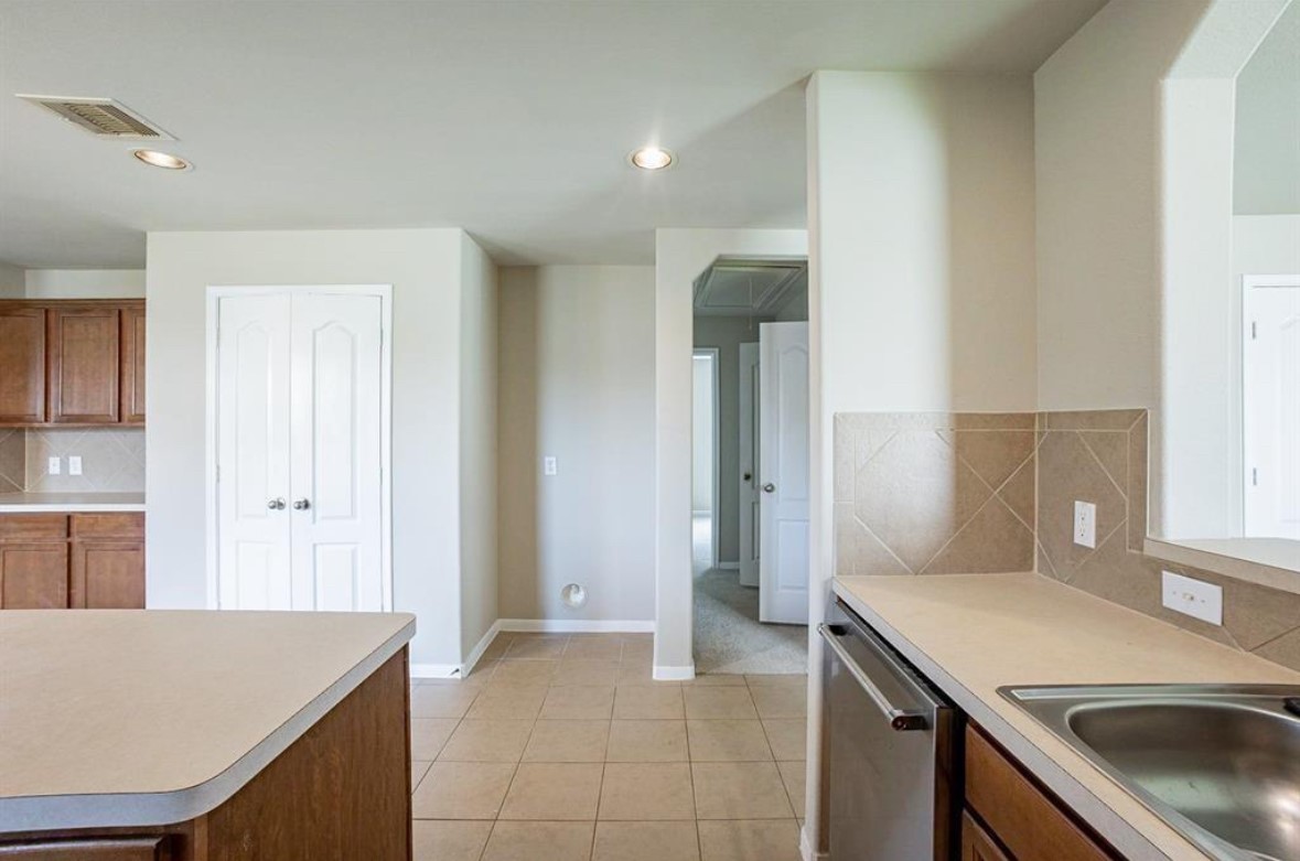 1111 Desert Springs Lane, Rosenberg, TX 77471