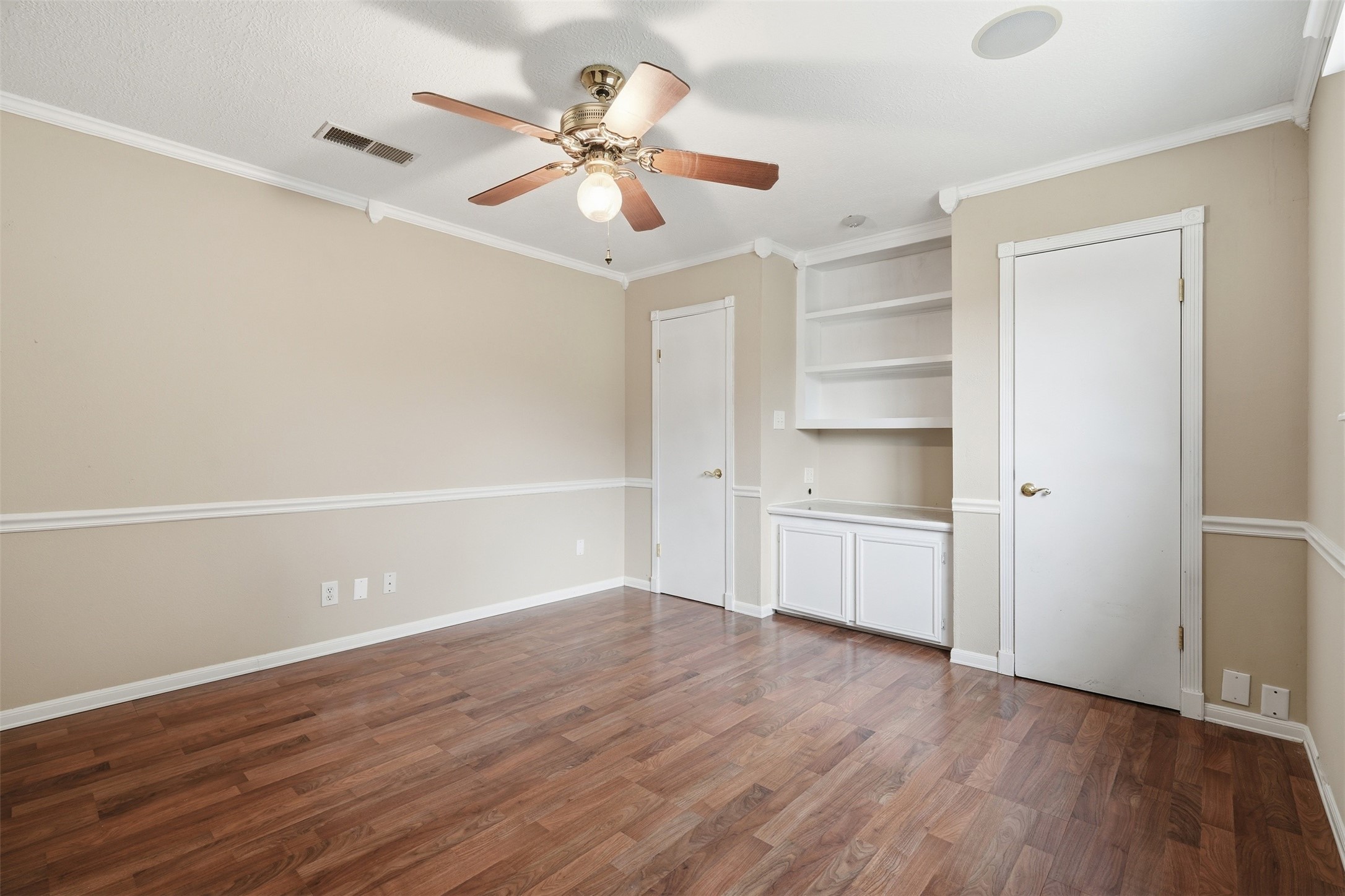 Spacious vanity and thoughtfully designed layout provide both comfort and convenience.