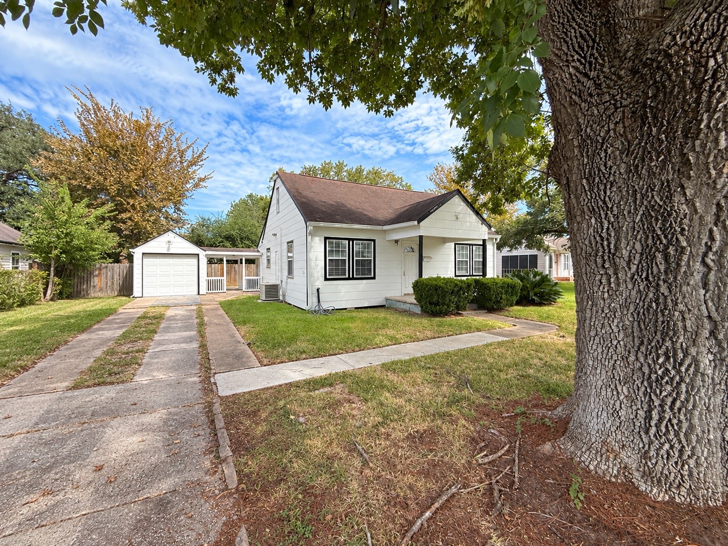 416 W Brazos Avenue, West Columbia, TX 77486