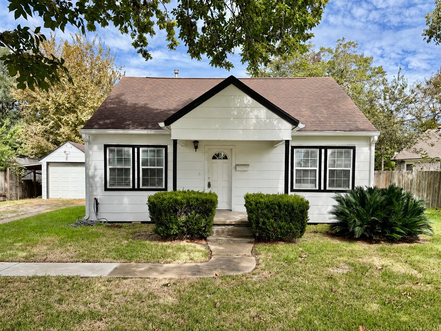 416 W Brazos Avenue, West Columbia, TX 77486