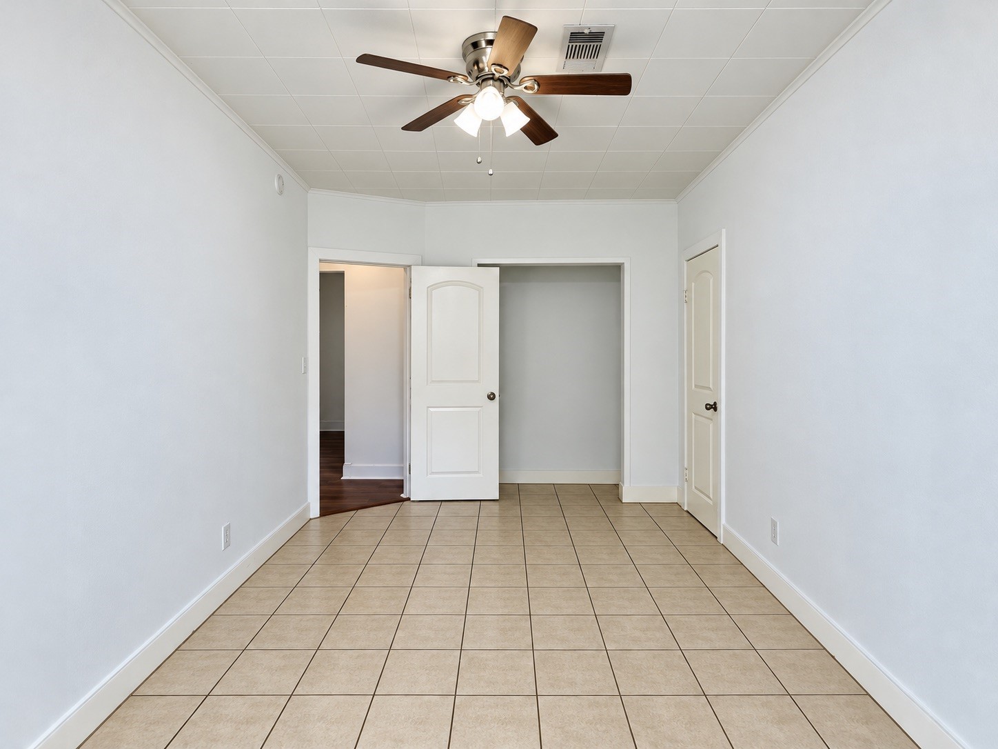 416 W Brazos Avenue, West Columbia, TX 77486