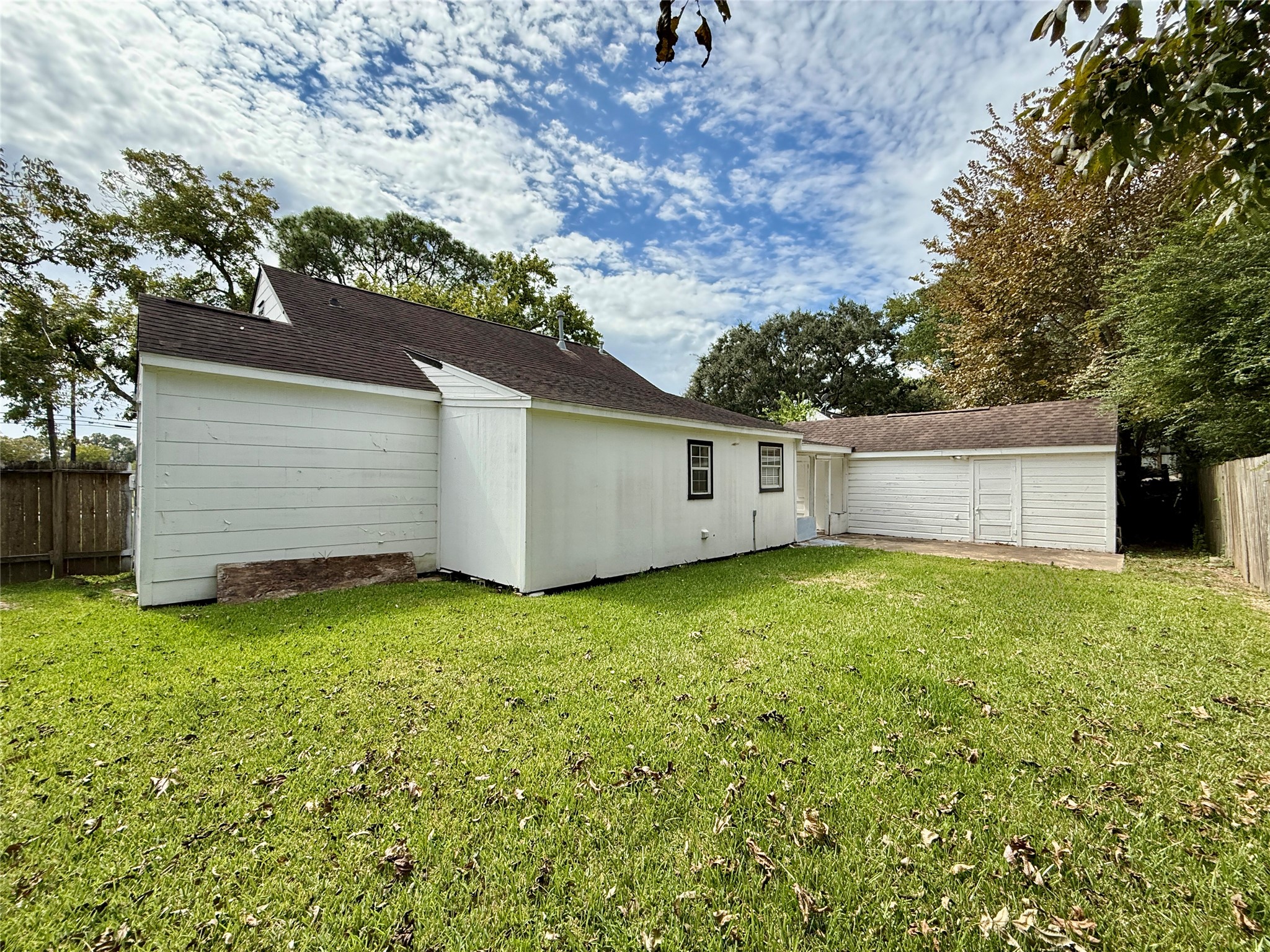 416 W Brazos Avenue, West Columbia, TX 77486