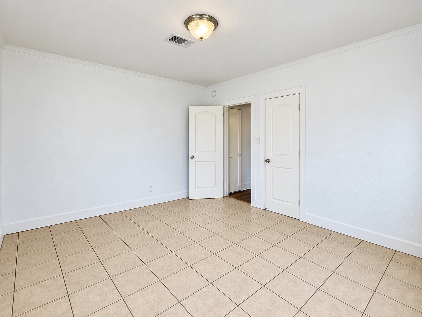416 W Brazos Avenue, West Columbia, TX 77486
