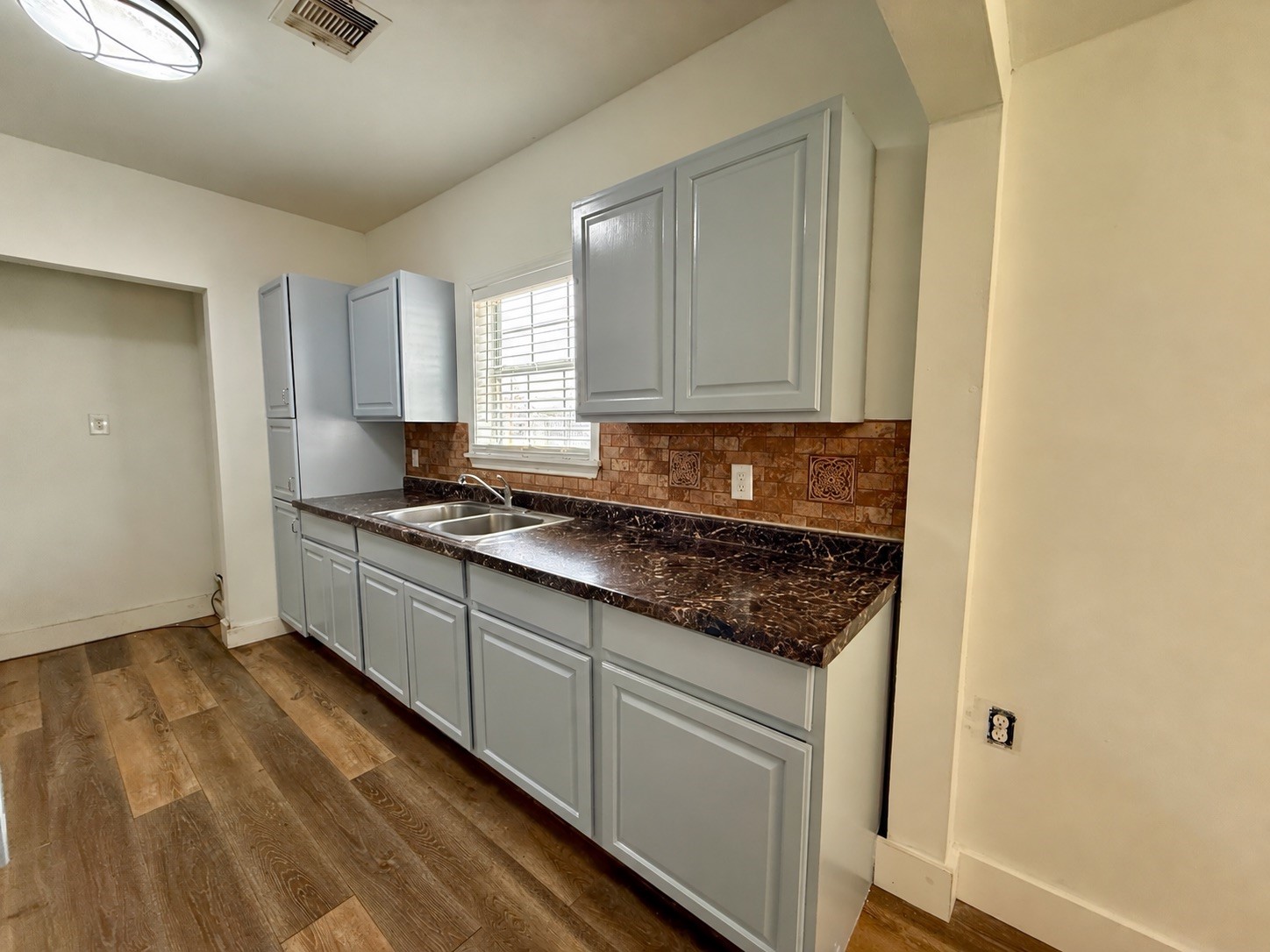 416 W Brazos Avenue, West Columbia, TX 77486