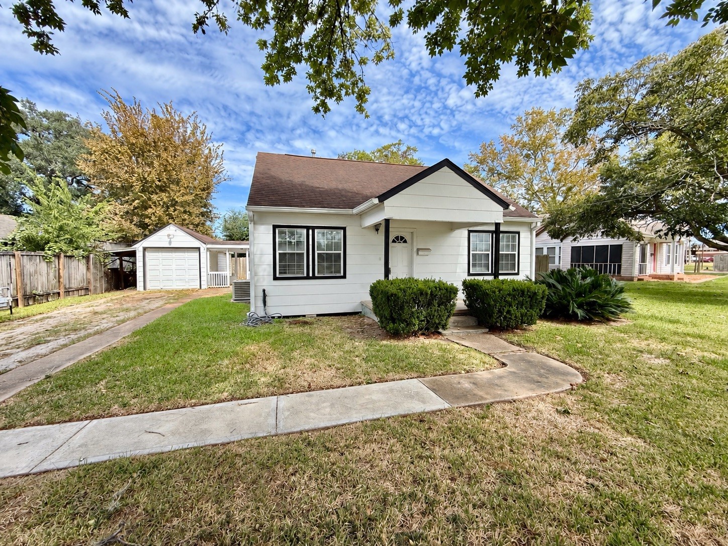 416 W Brazos Avenue, West Columbia, TX 77486