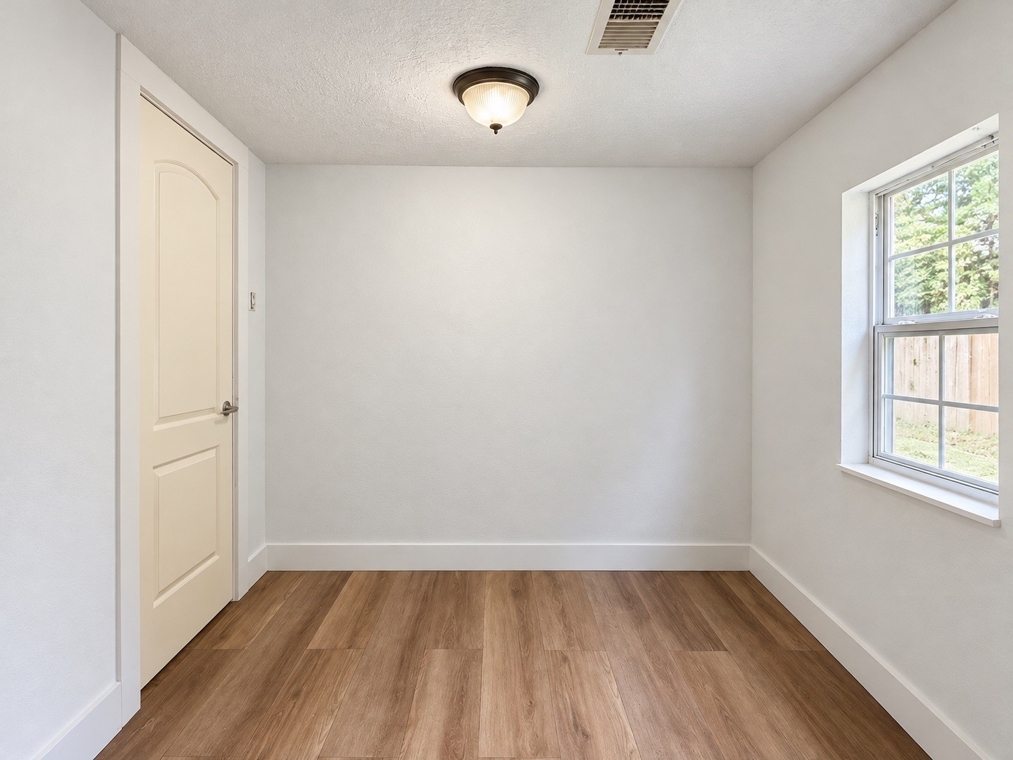 416 W Brazos Avenue, West Columbia, TX 77486