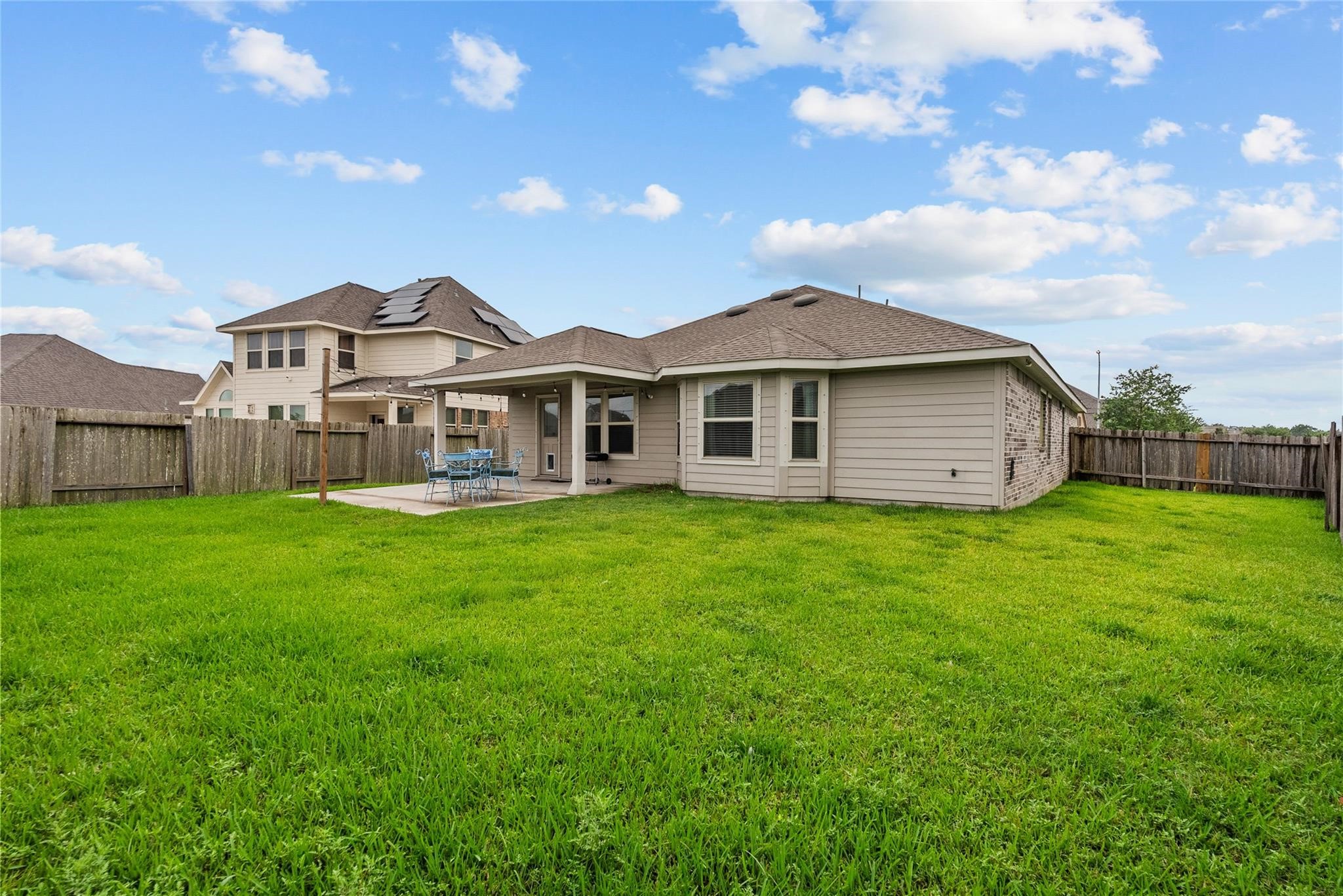 4331 Oakdale Mist Drive, Dickinson, TX 77539