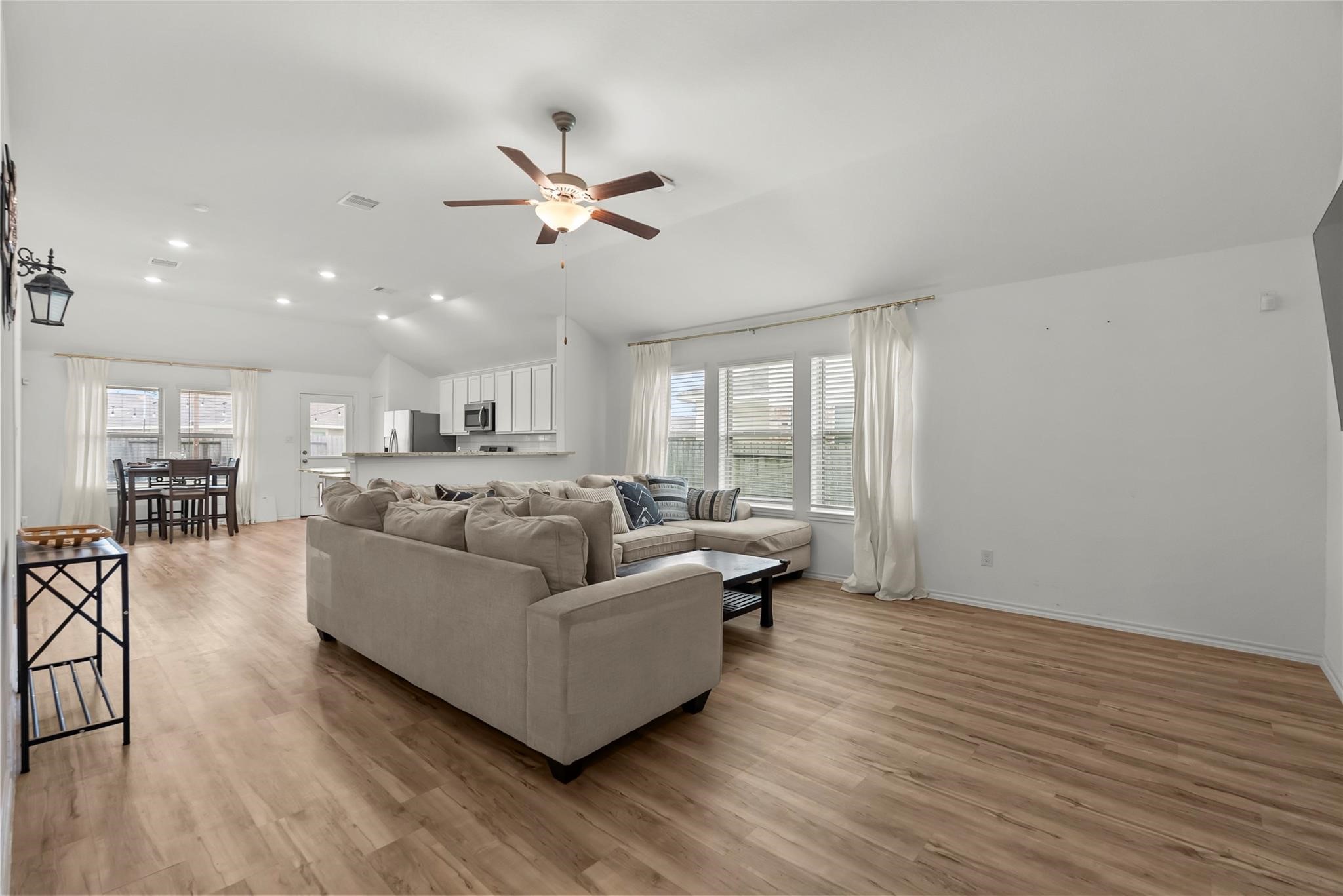 4331 Oakdale Mist Drive, Dickinson, TX 77539