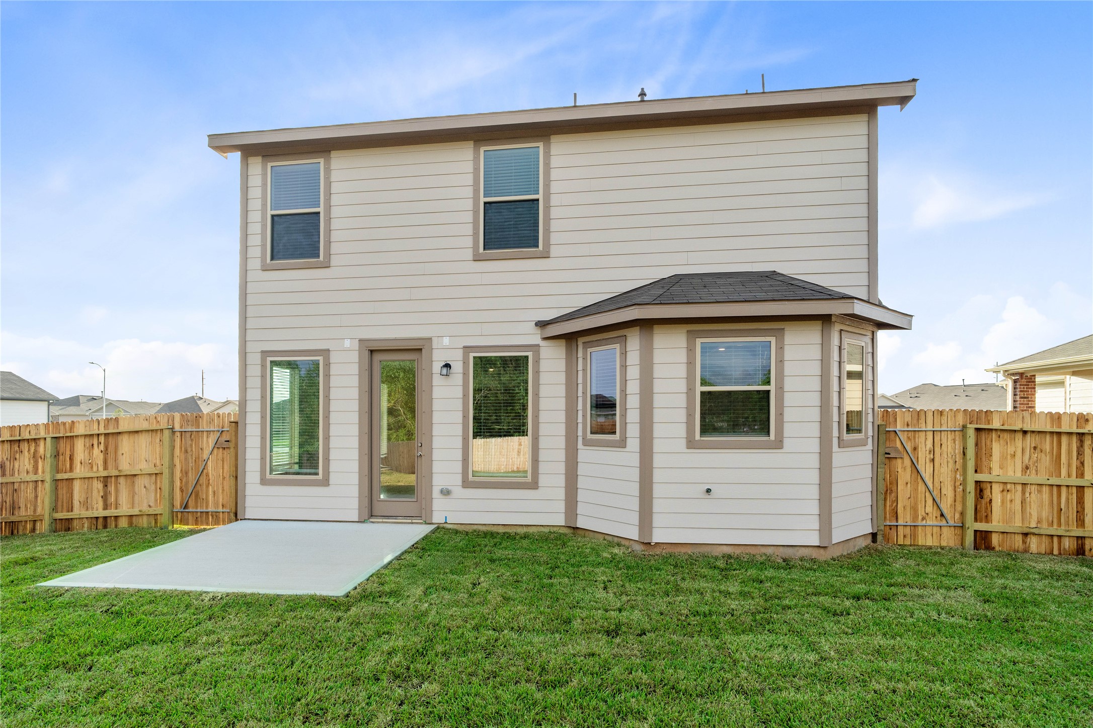 Enjoy the added privacy of a backyard with no back neighbors, offering a more open and peaceful setting for outdoor relaxation, weekend gatherings, or simply enjoying time at home.