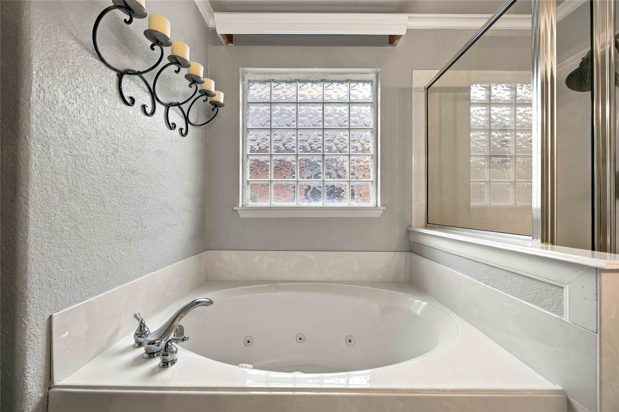 Primary Jetted Tub