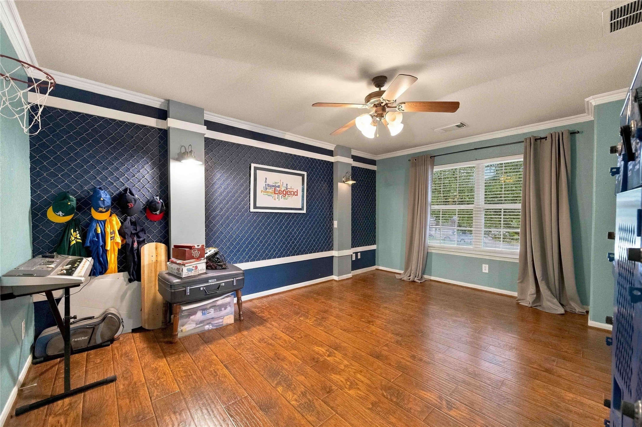 Large Secondary Bedroom