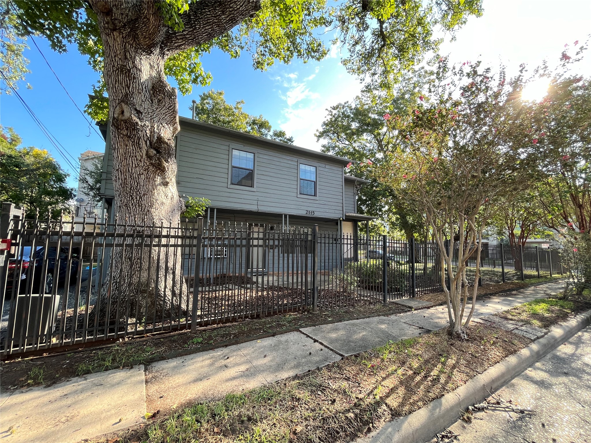 This gated triplex is minutes away from Midtown and Downtown Houston.