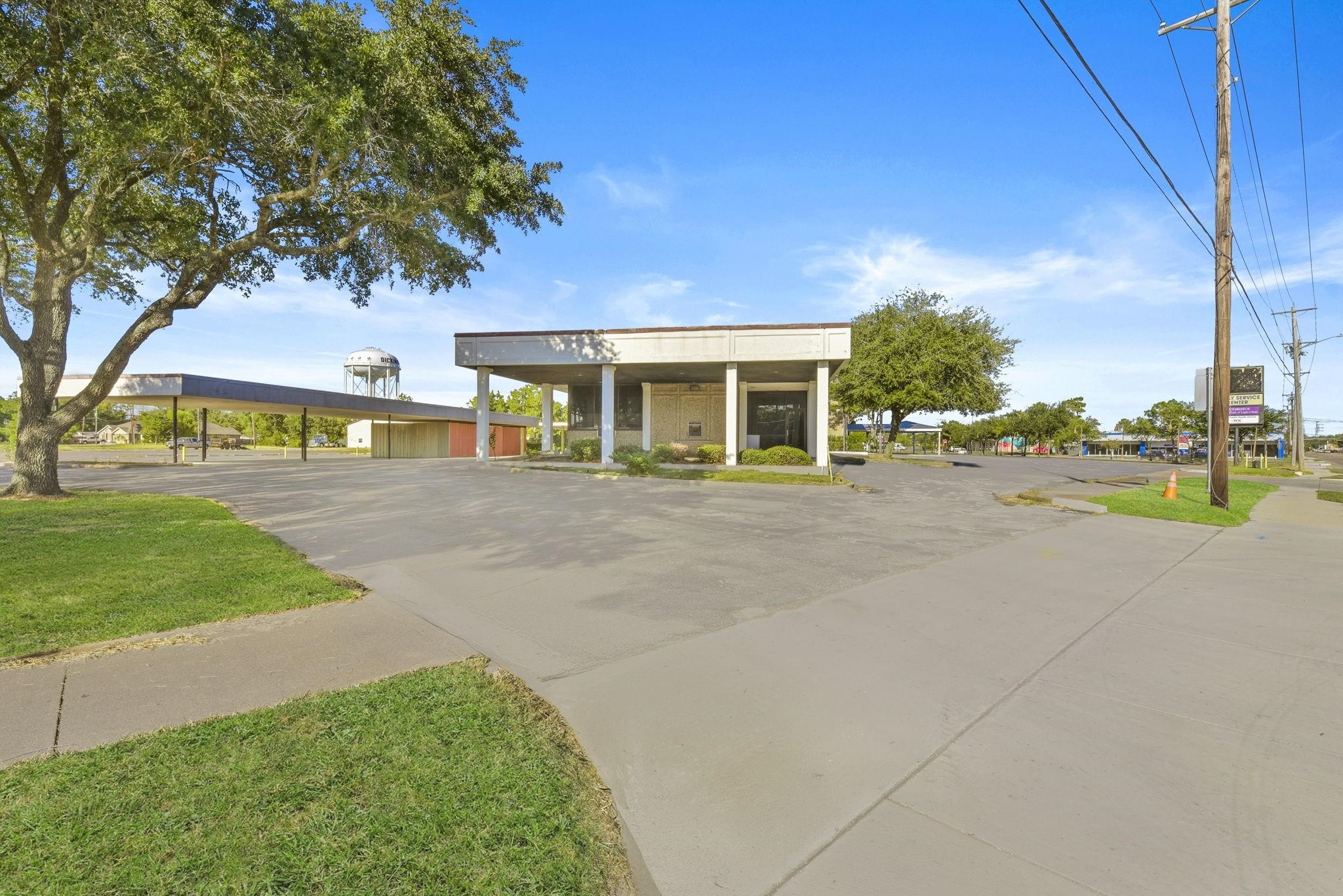 2401 Termini Street, Dickinson, TX 77539