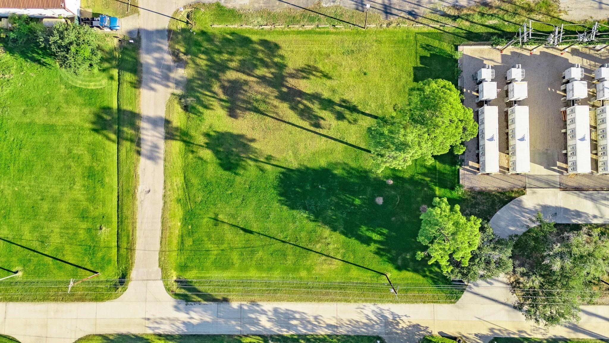 2401 Termini Street, Dickinson, TX 77539 2401 Termini Street, Dickinson, TX 77539