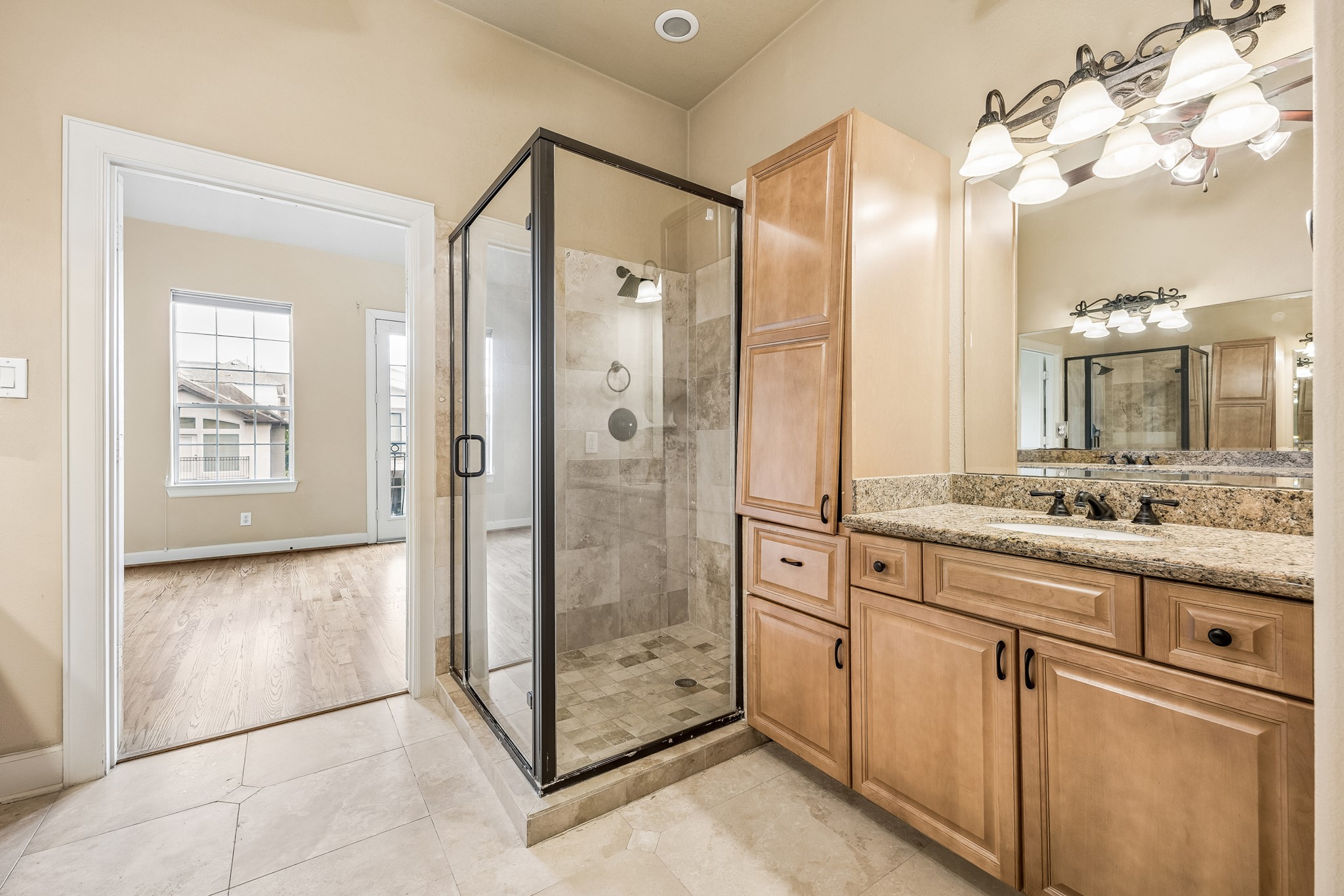 Two sink areas.