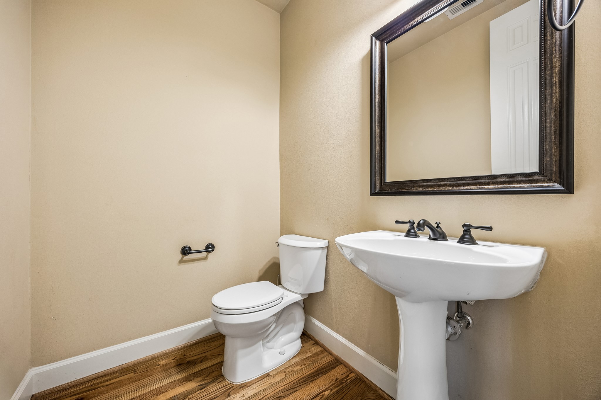 Guest Bath.