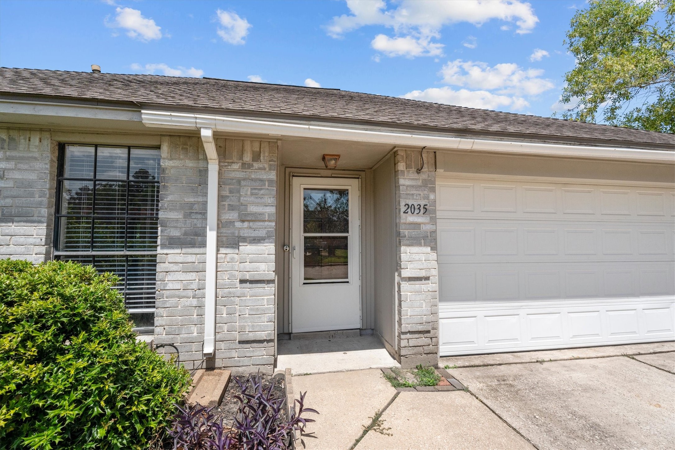 The inviting front entry has a welcoming walkway leading to the front door.