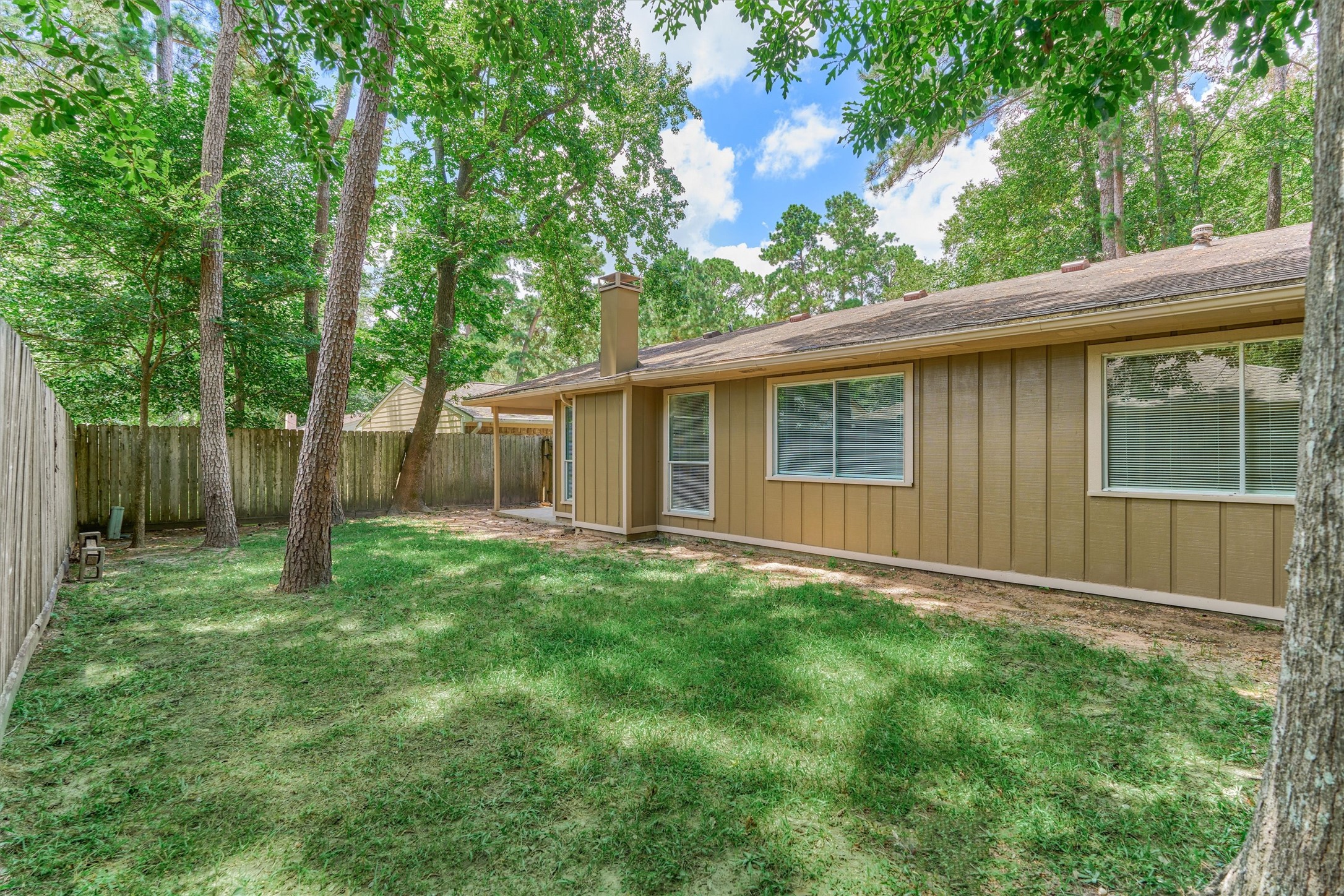 Fresh exterior paint makes this home shine!