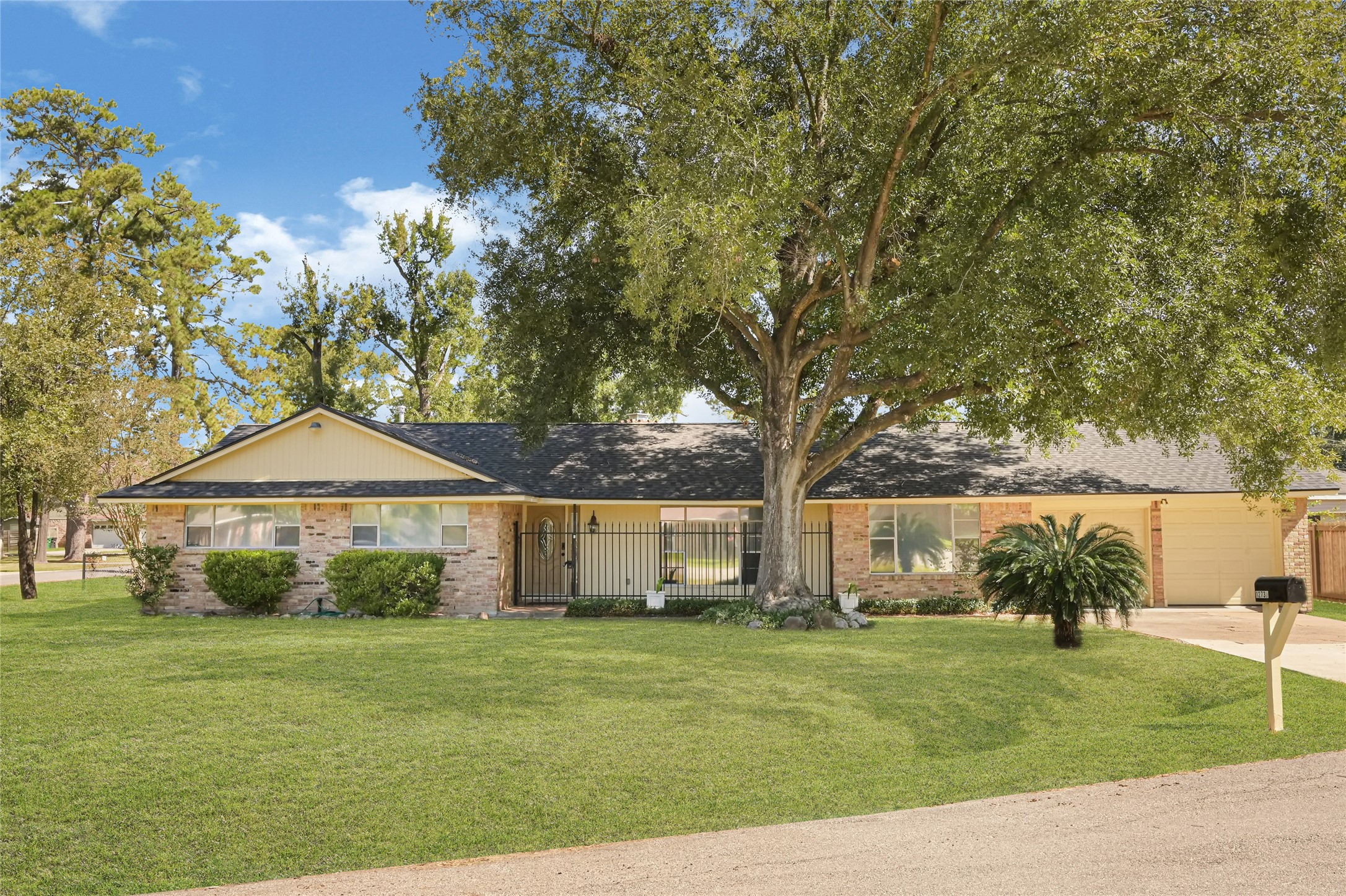 12738 Eastbrook Drive, Houston, TX 77013
