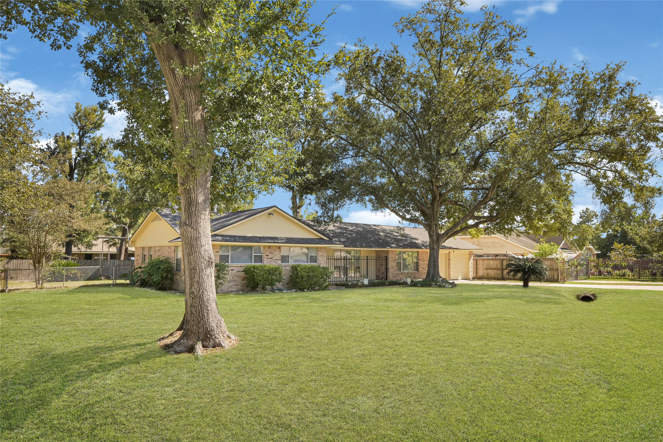 12738 Eastbrook Drive, Houston, TX 77013 12738 Eastbrook Drive, Houston, TX 77013