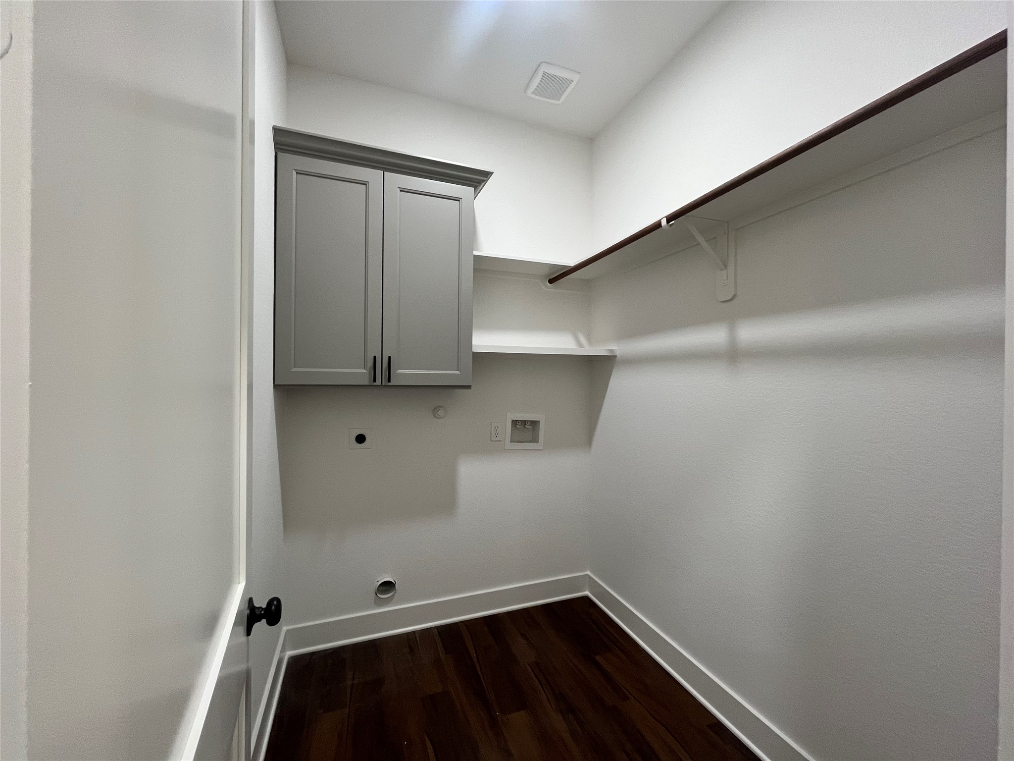28811 Champion Oak roomy laundry room