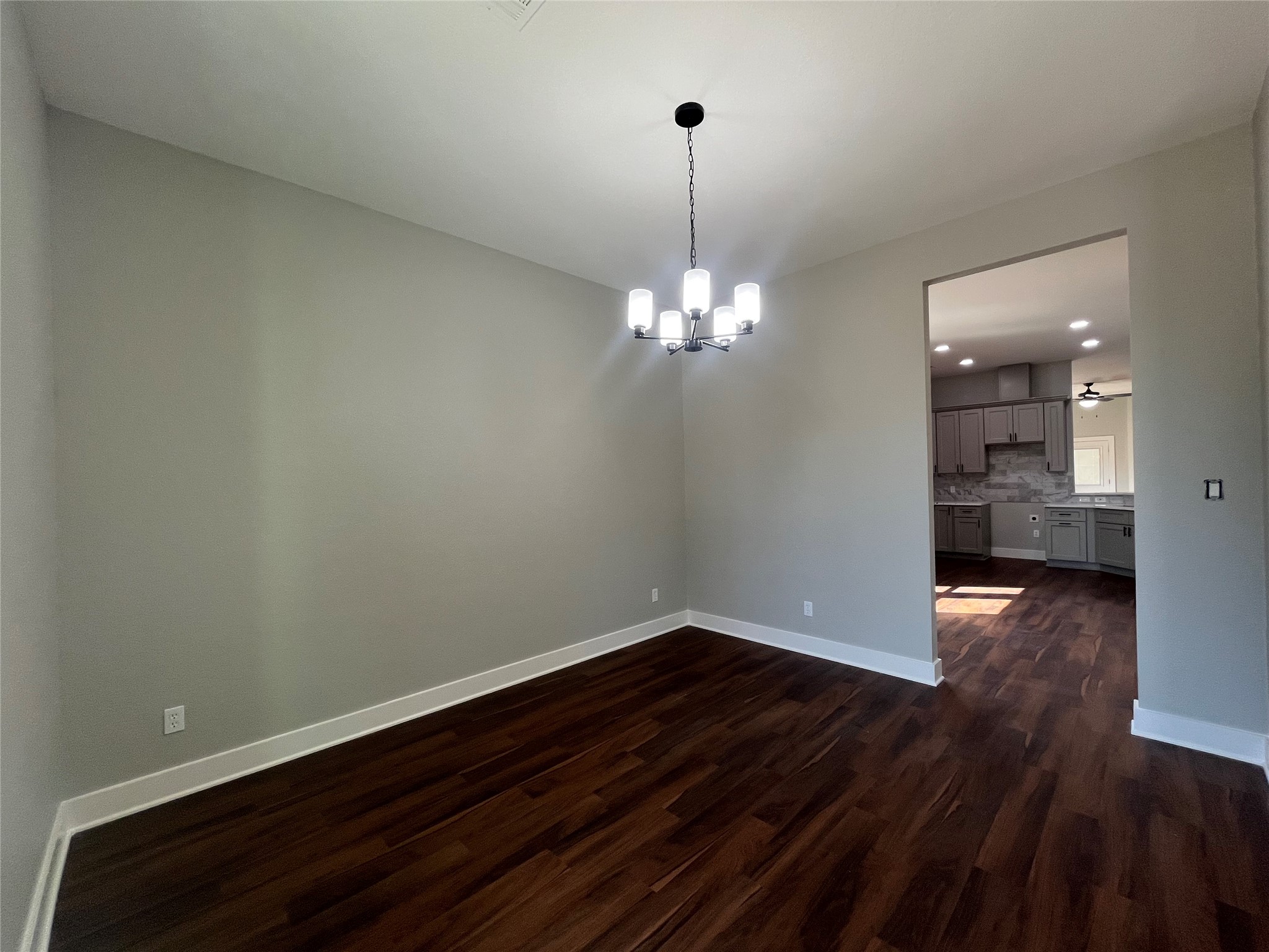 28811 Champion Oak dining next to kitchen