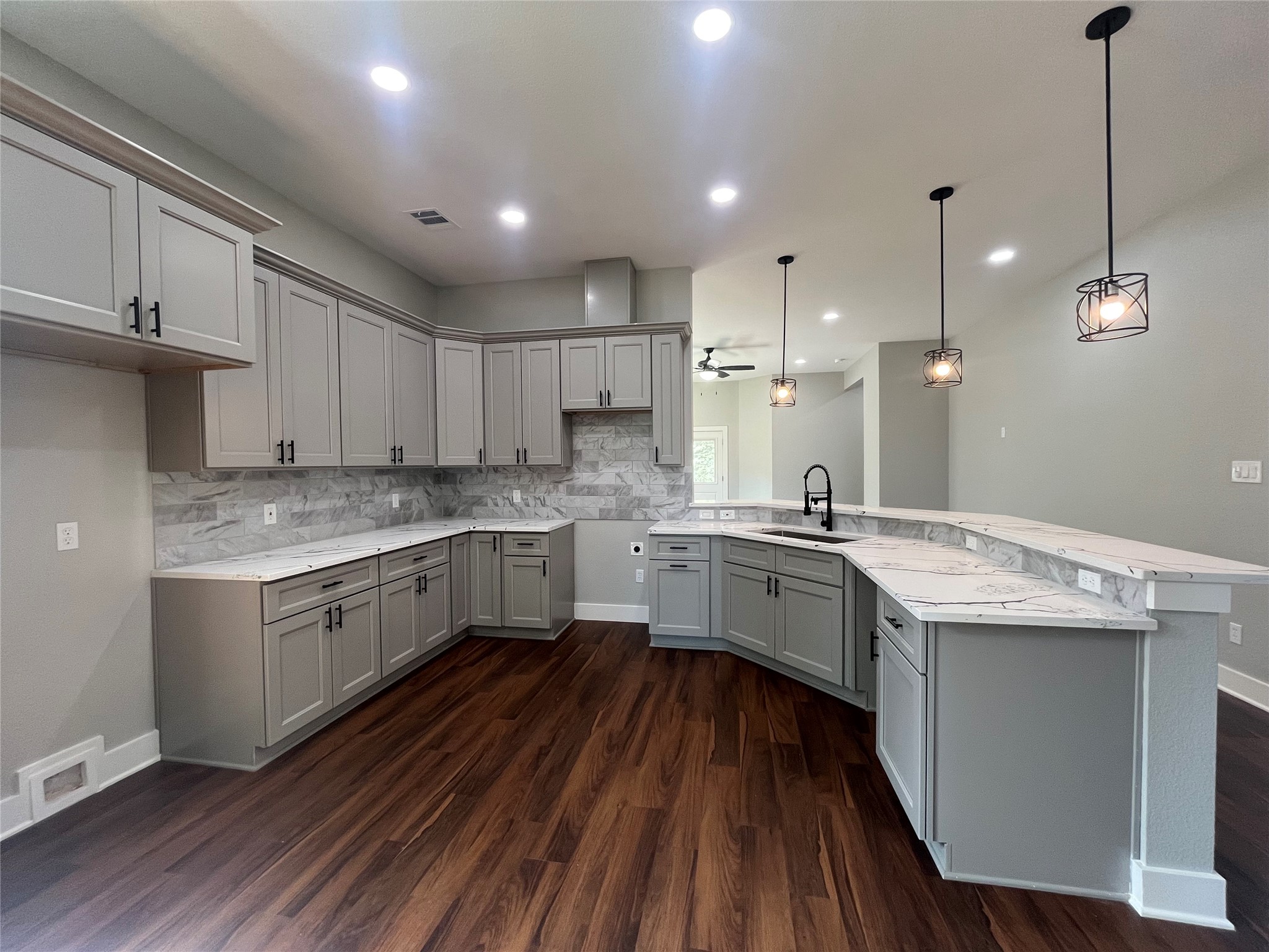 28811 Champion Oak kitchen