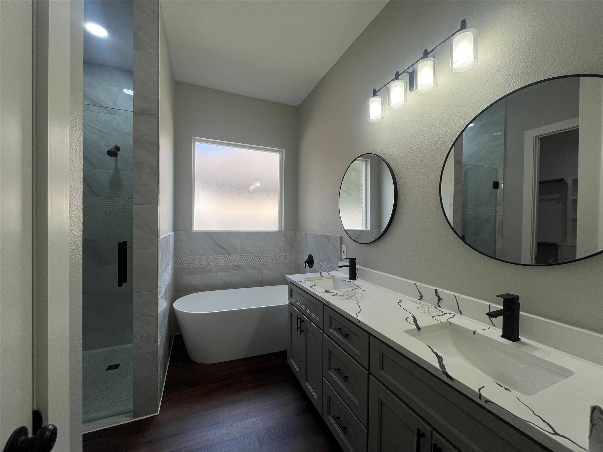 28811 Champion Oak primary bathroom